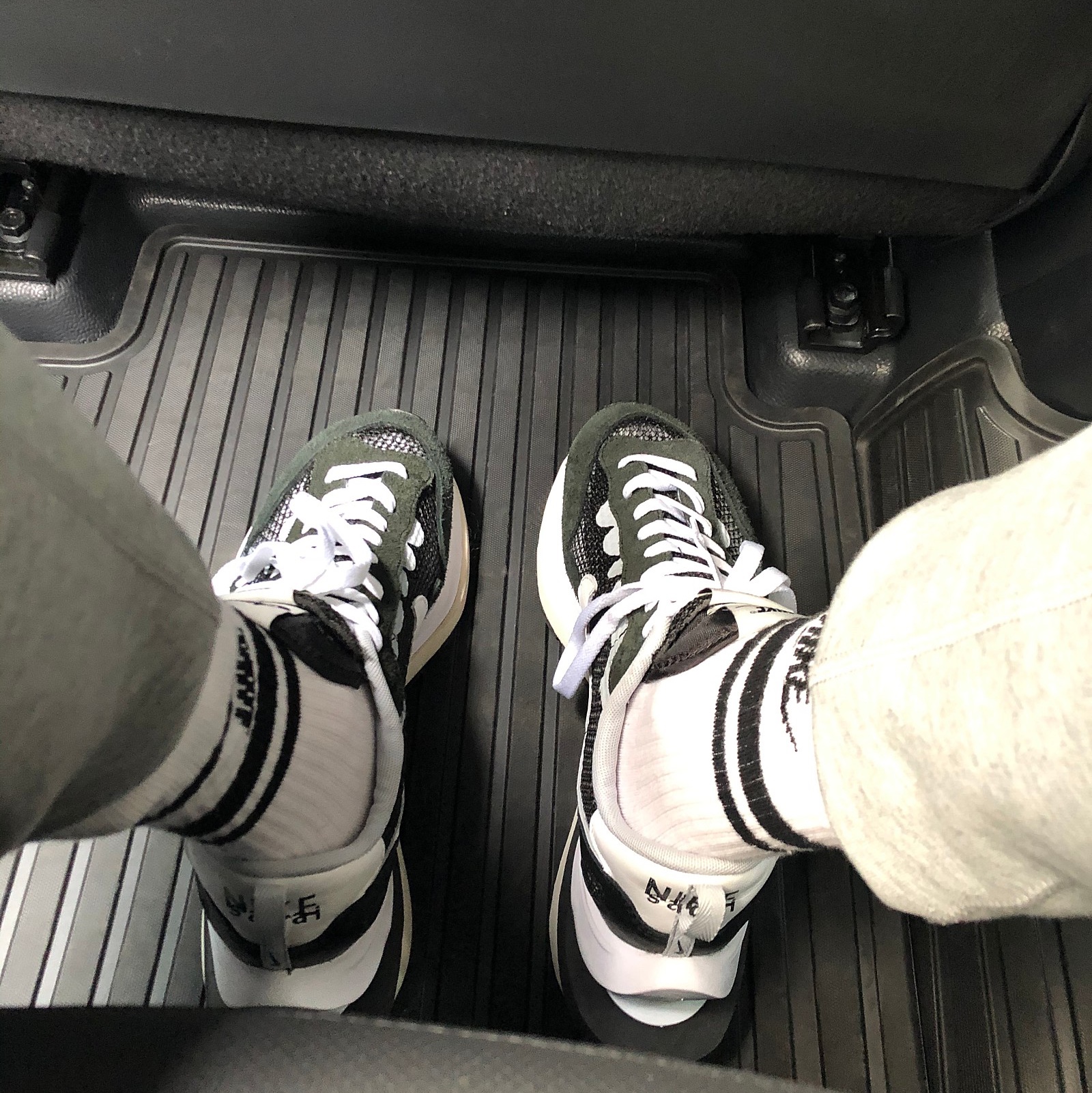 Nike x Sacai VaporWaffle Black White 착용 스타일 - 2
