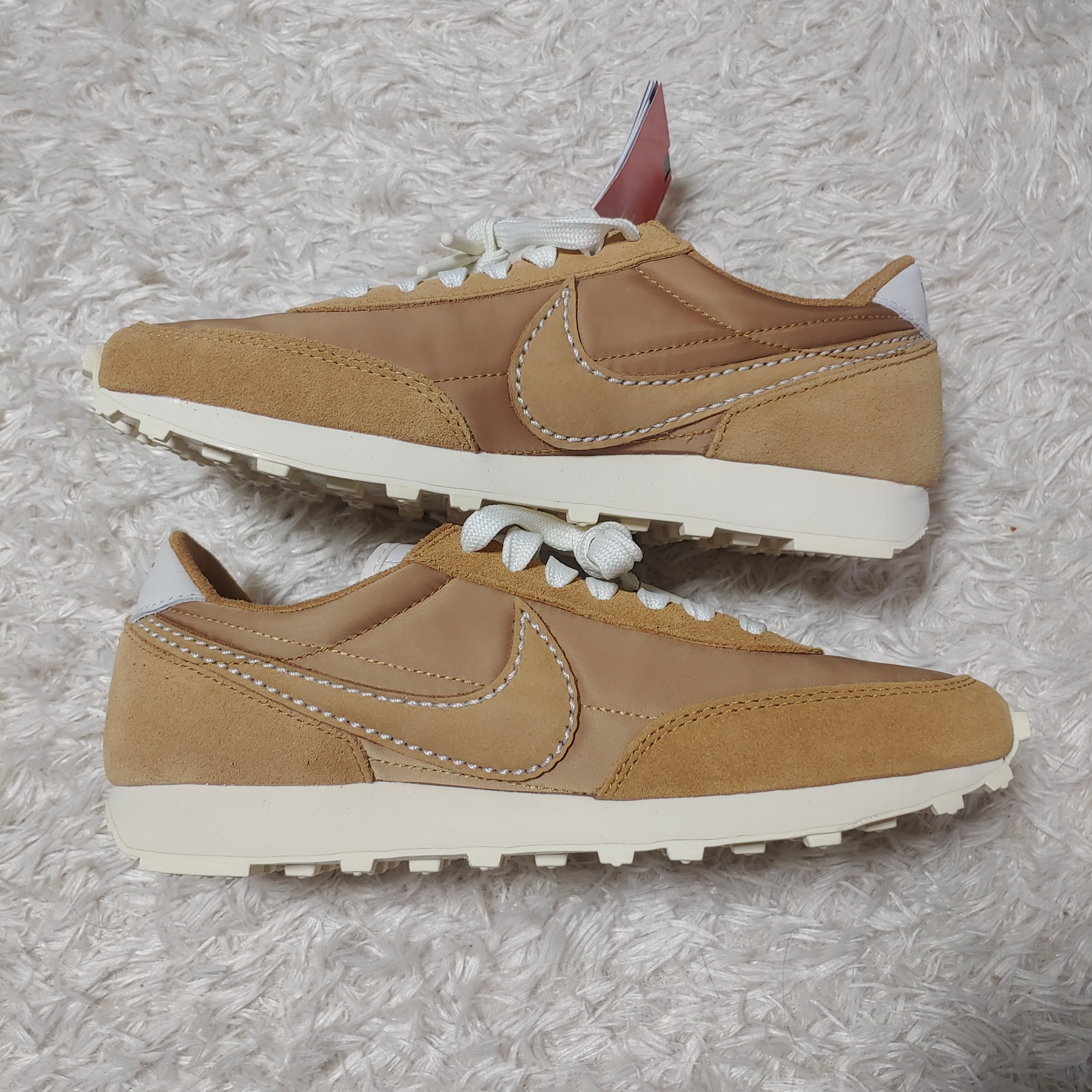 (W) Nike Daybreak Wheat Pale Ivory 착용 스타일 - 2
