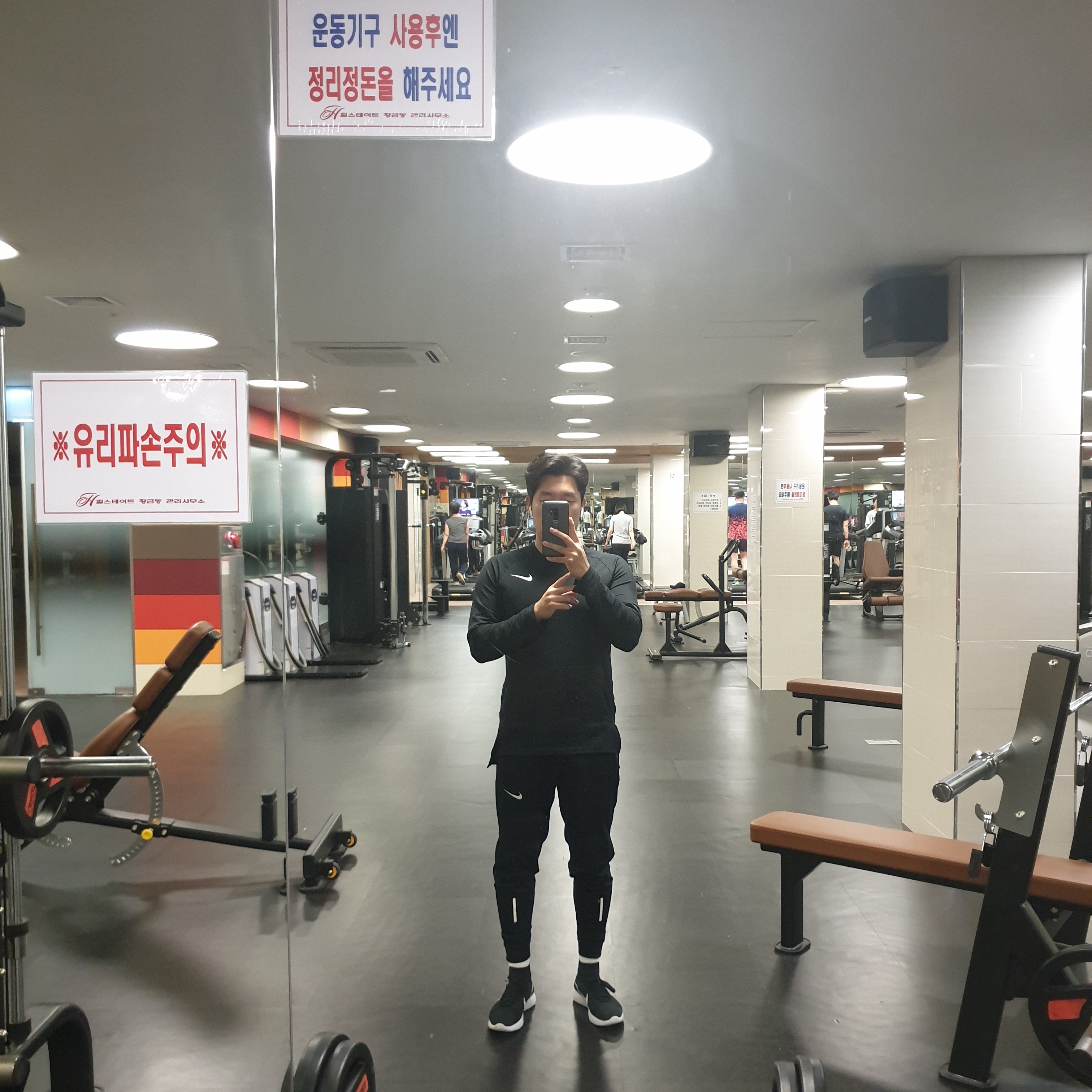 Nike Epic React Flyknit Black Dark Grey 착용 스타일