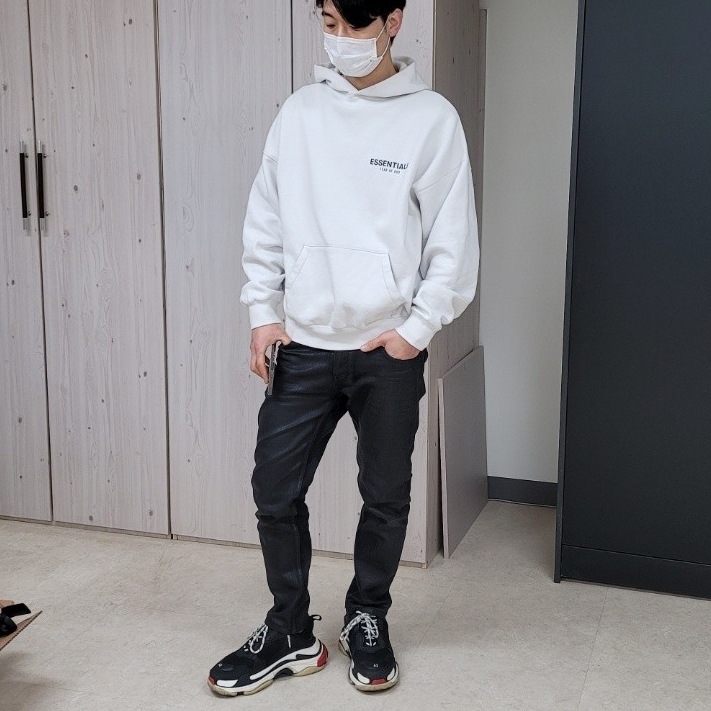 Balenciaga Triple S Trainer Black White Red 2018 착용 스타일