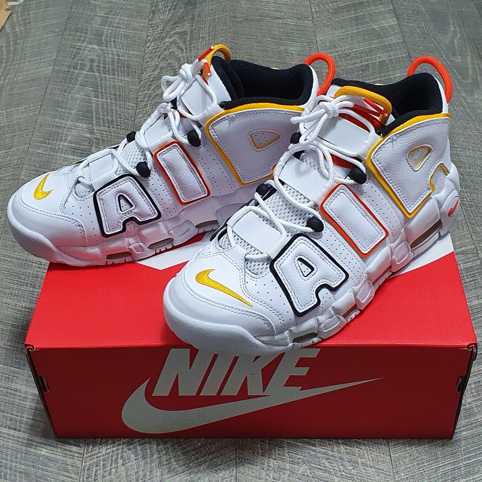 Nike Air More Uptempo Rayguns 착용 스타일 - 2