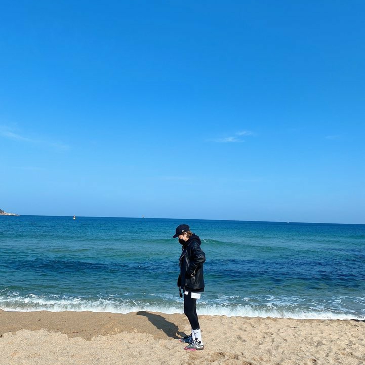 (W) Nike x Off-White Waffle Racer Black 착용 스타일
