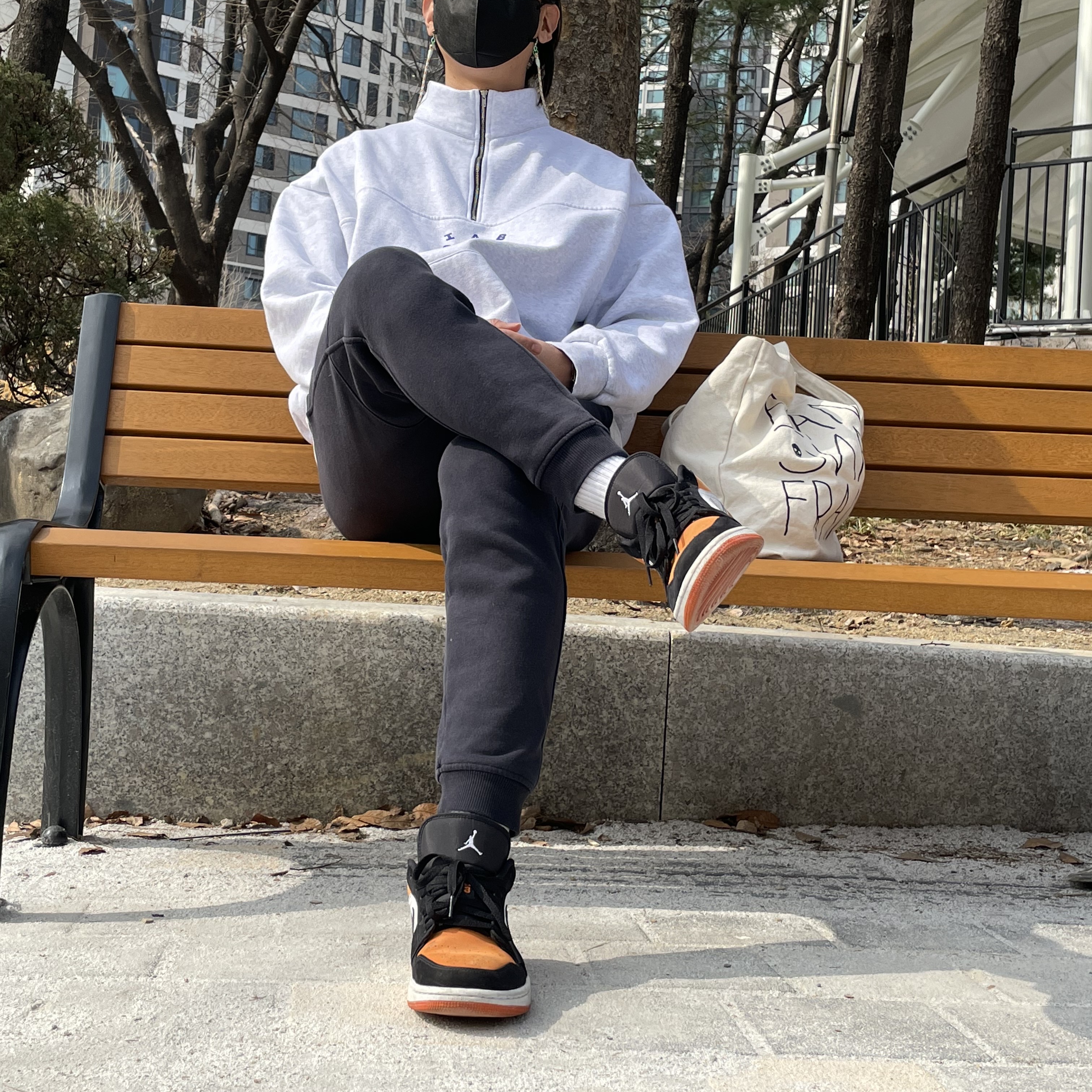 Jordan 1 Low Shattered Backboard 착용 스타일