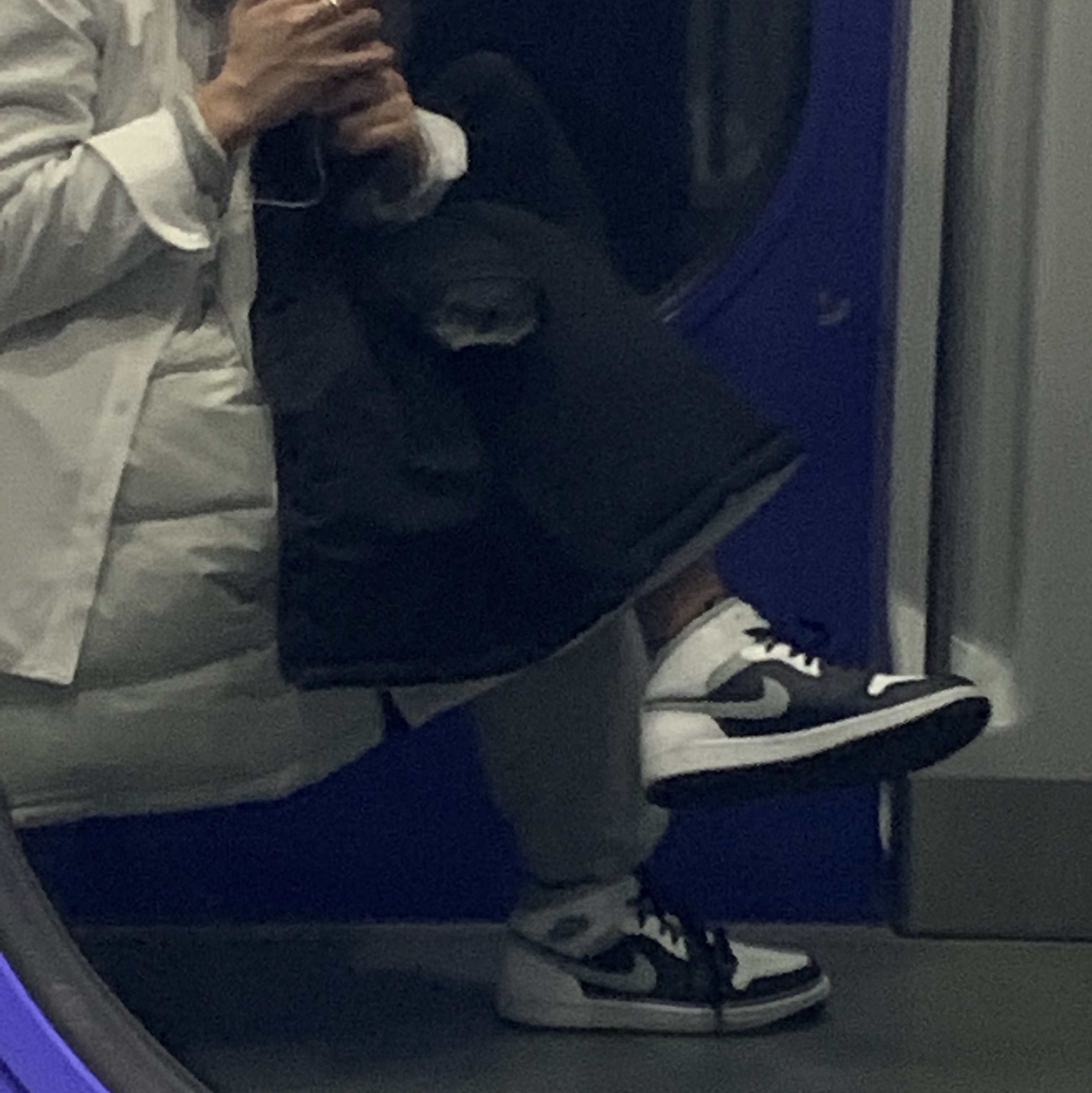 Jordan 1 Mid White Shadow 착용 스타일