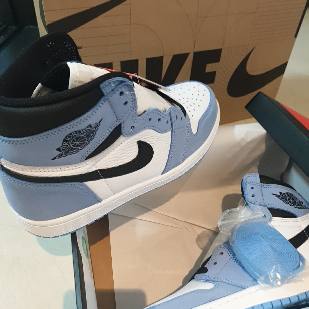 Jordan 1 Retro High OG University Blue 착용 스타일 - 2