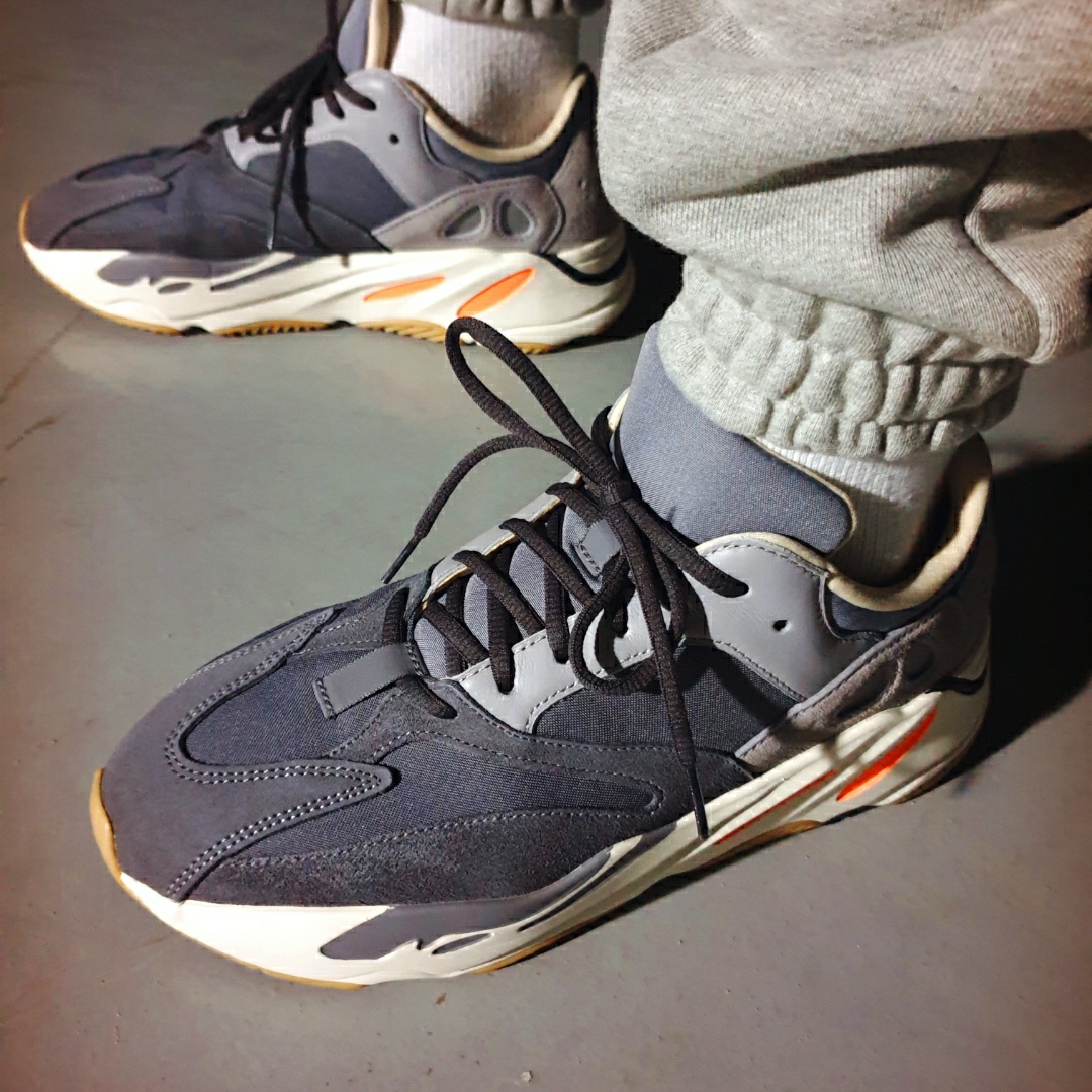 Adidas Yeezy Boost 700 Magnet 착용 스타일 - 5