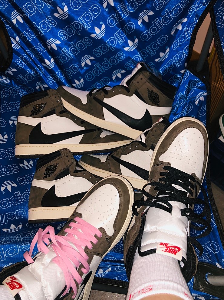 Jordan 1 x Travis Scott Retro High OG SP Mocha 착용 스타일 - 2