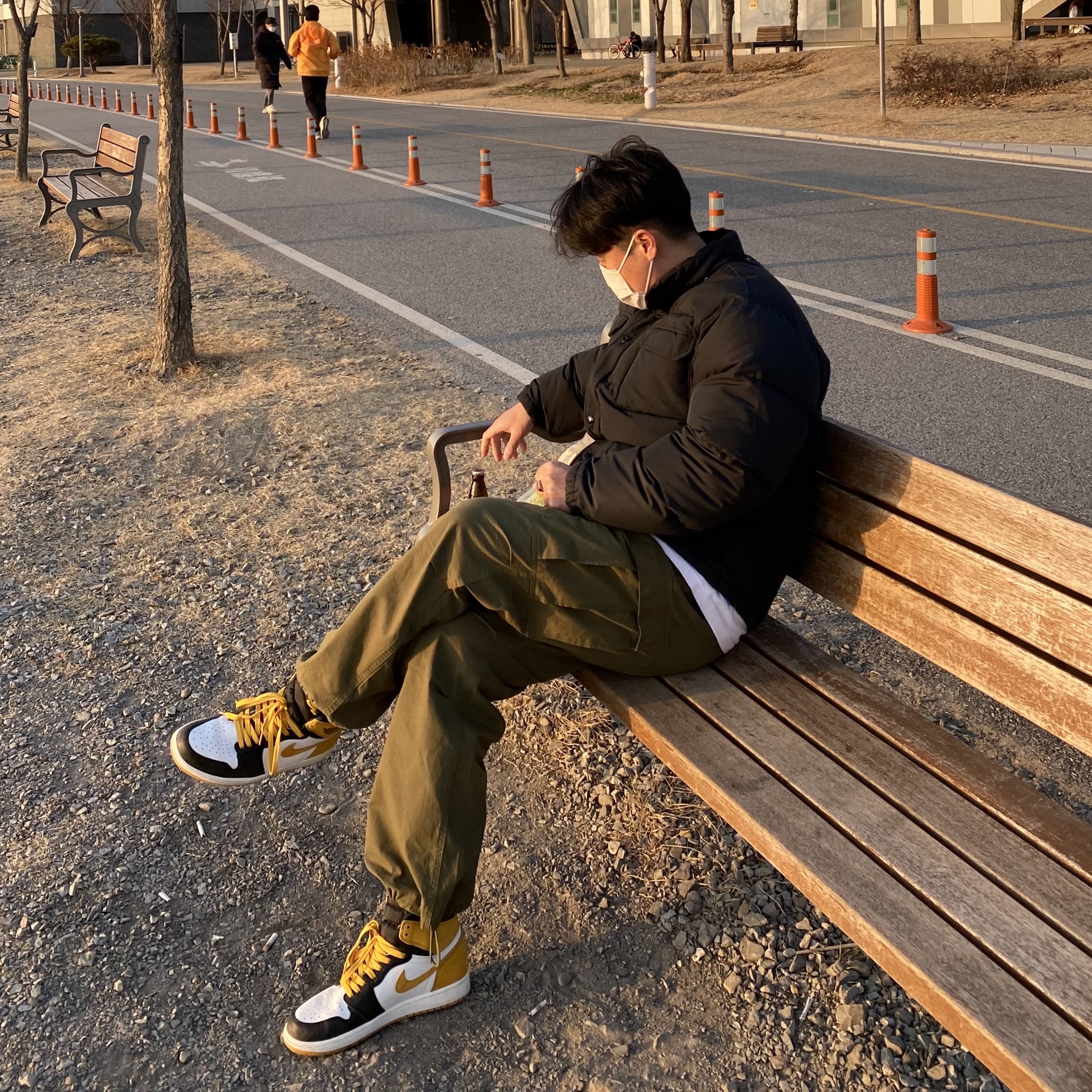 Jordan 1 Retro High Yellow Ochre 착용 스타일 - 2
