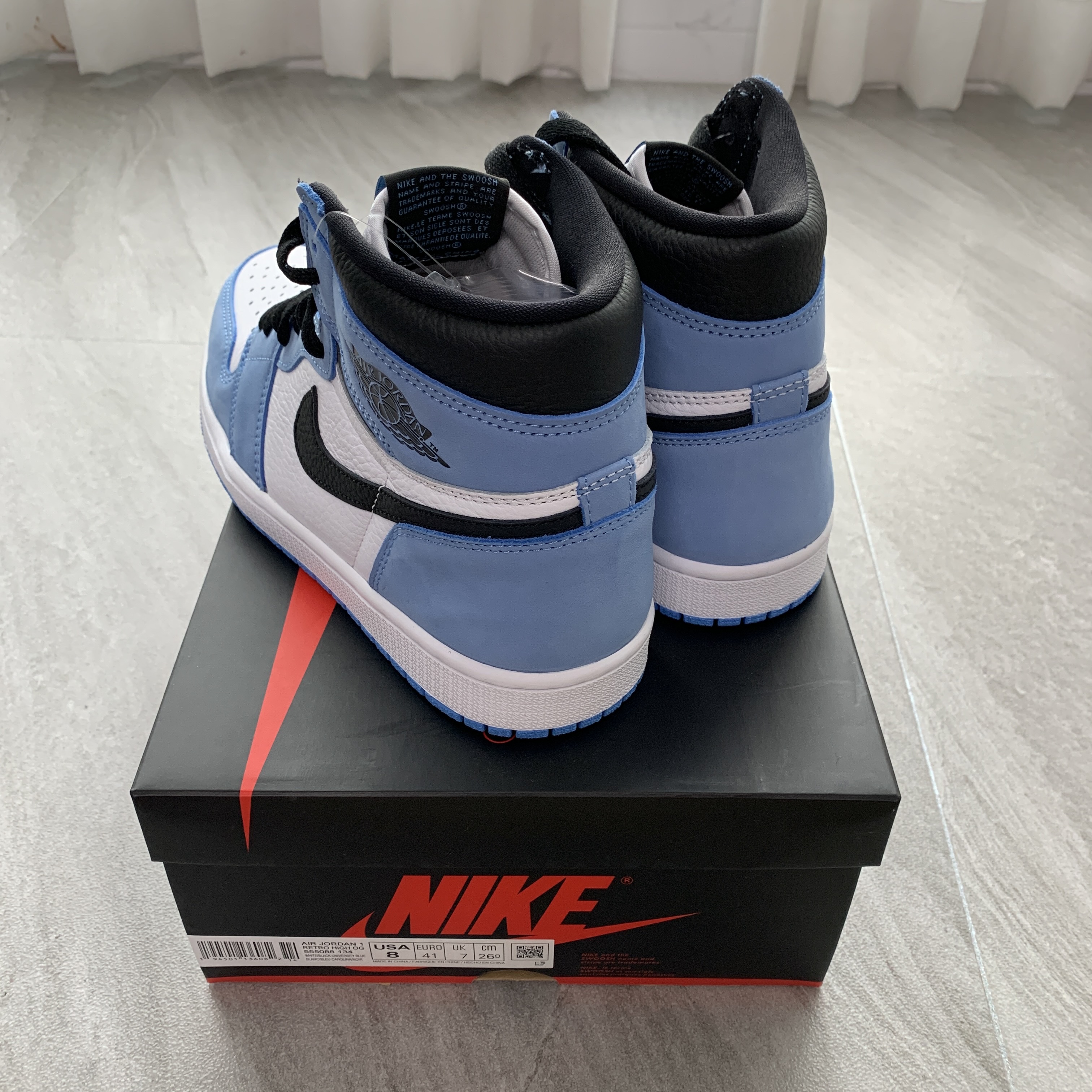 Jordan 1 Retro High OG University Blue 착용 스타일 - 3