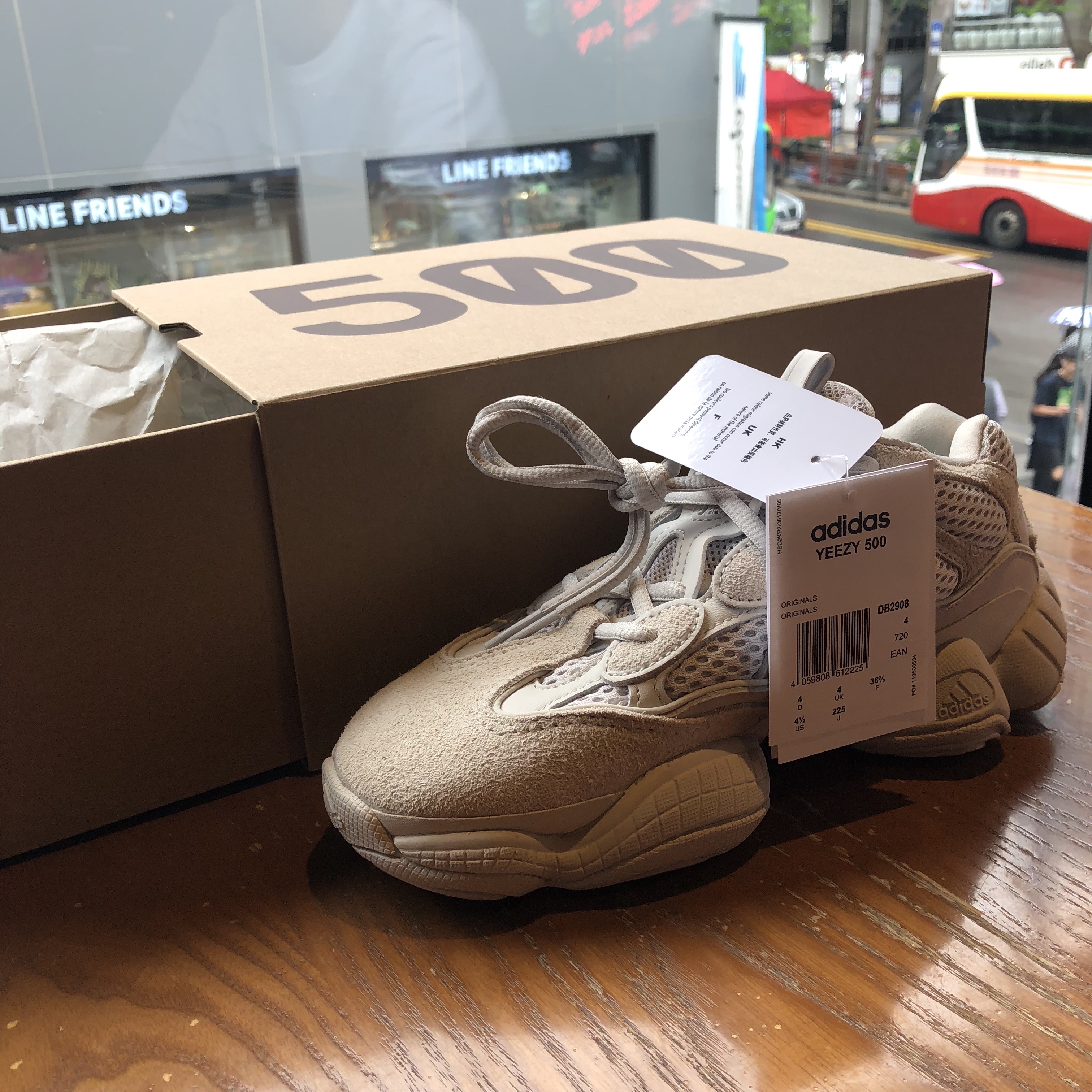 Adidas Yeezy 500 Blush 2018 착용 스타일