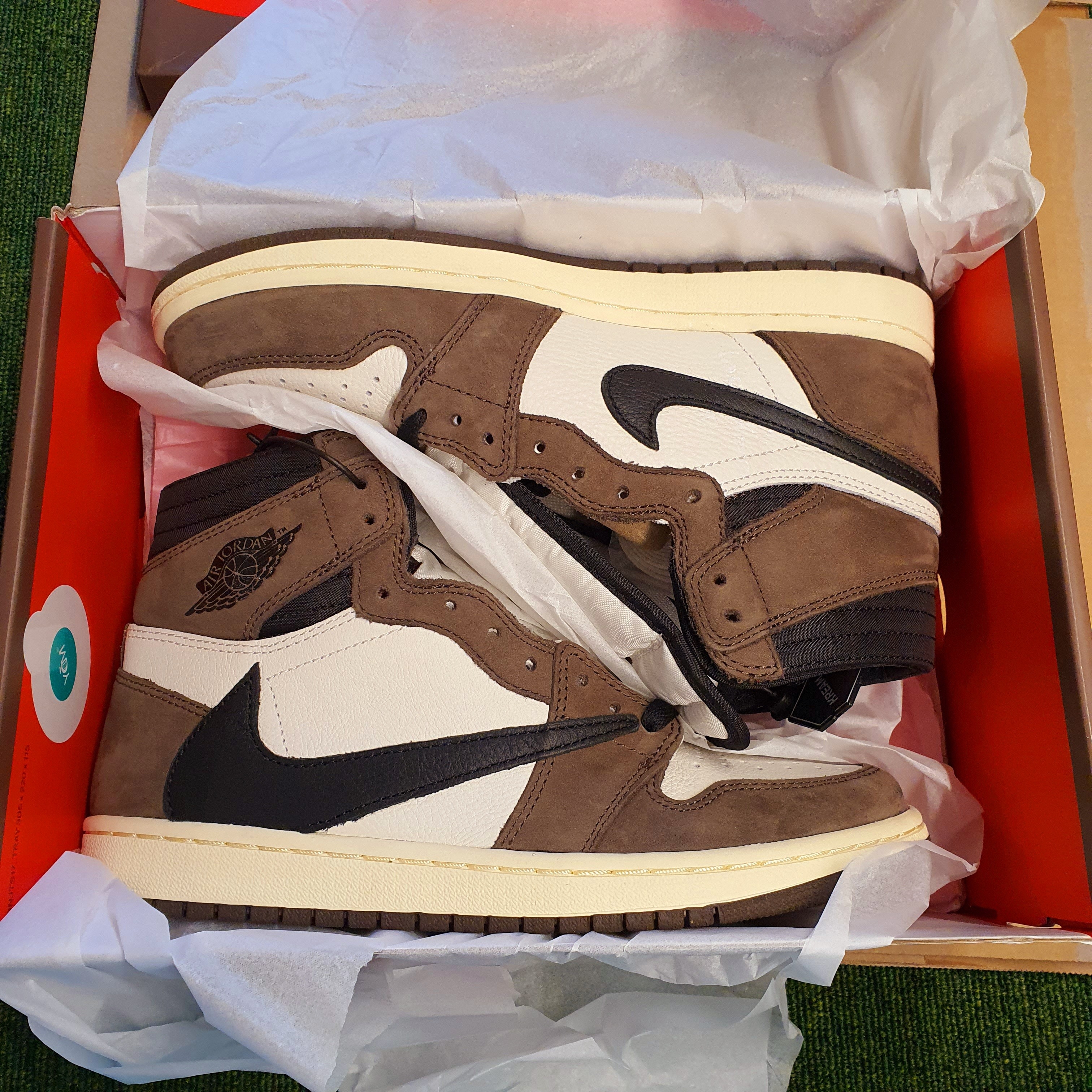 Jordan 1 x Travis Scott Retro High OG SP Mocha 착용 스타일 - 2