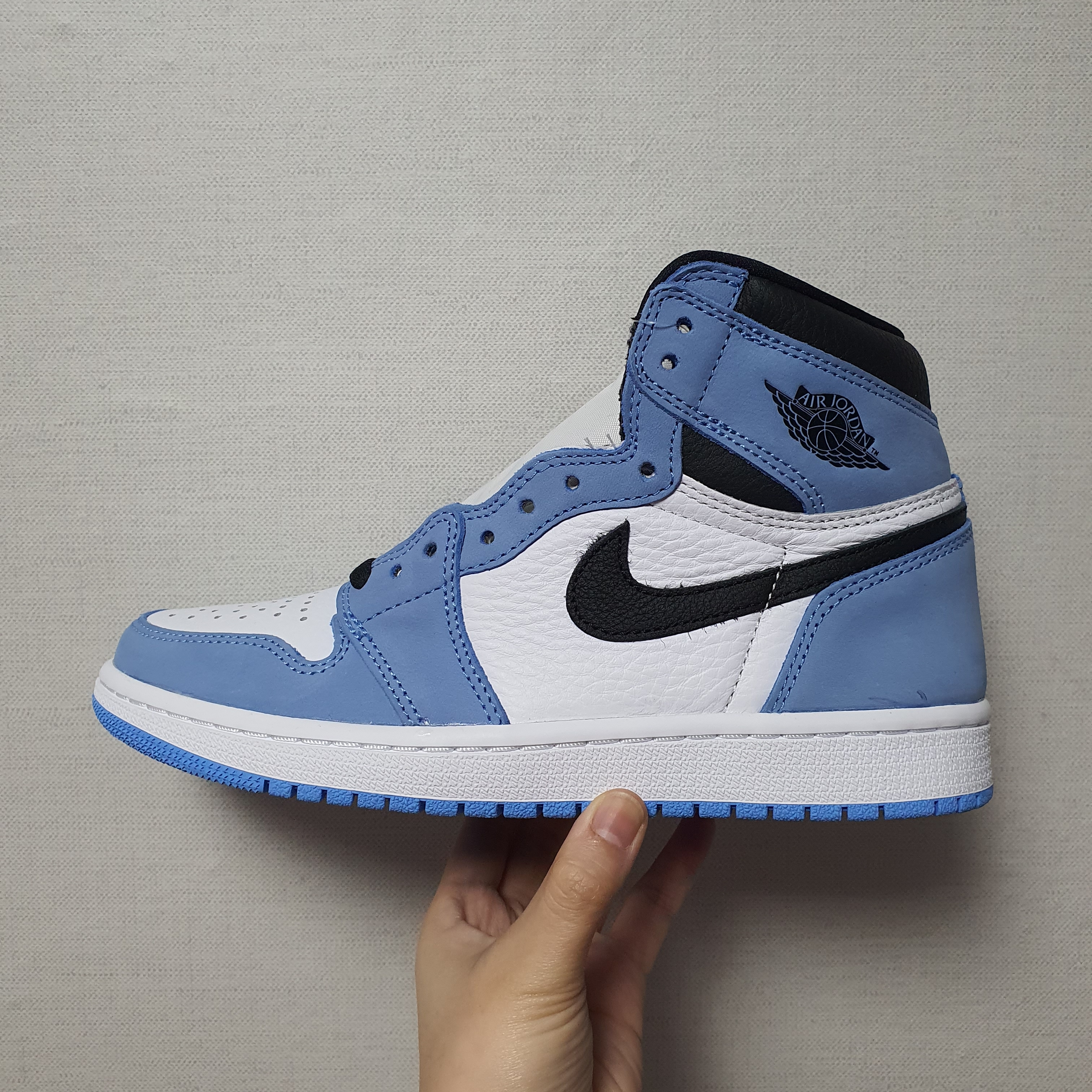 Jordan 1 Retro High OG University Blue 착용 스타일