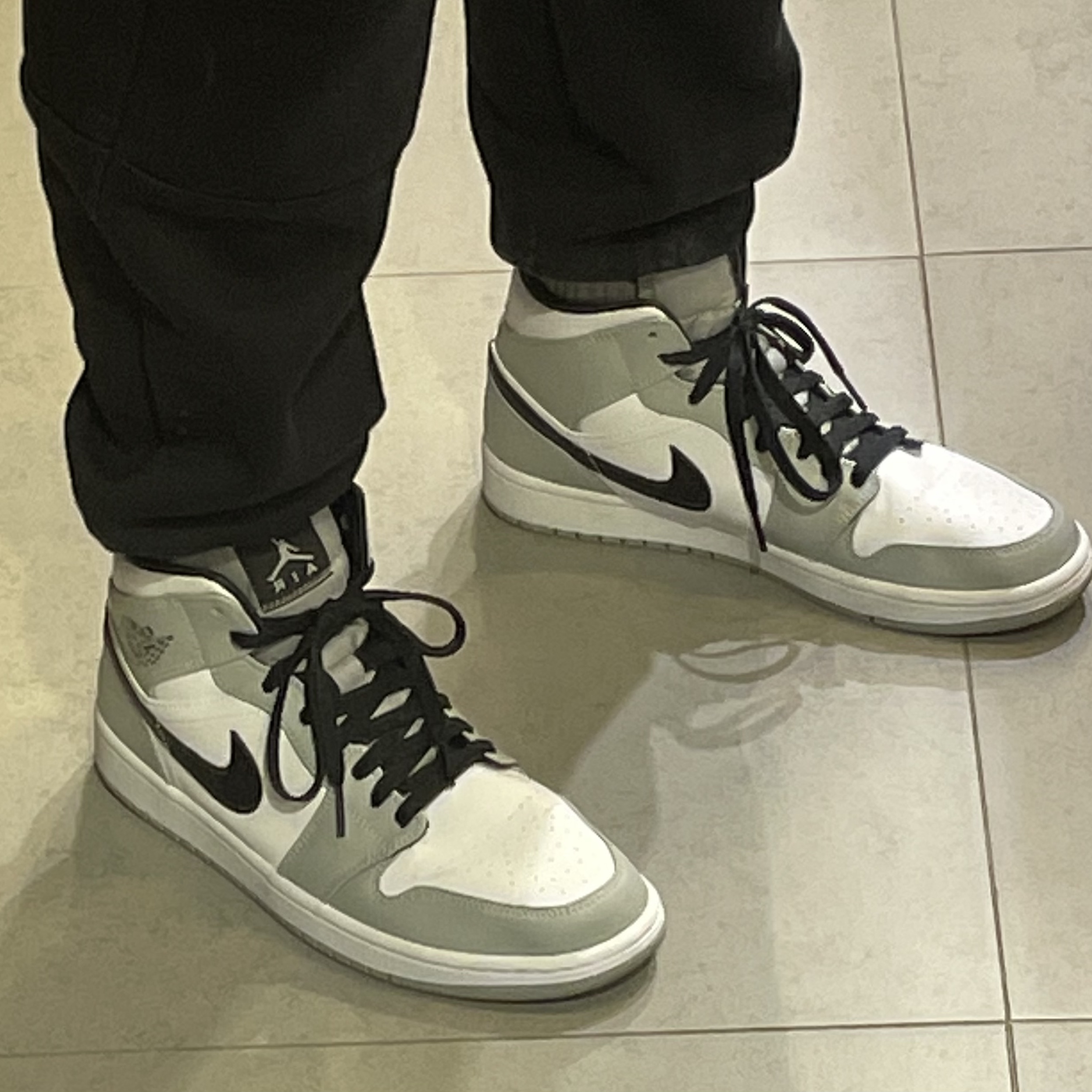 Jordan 1 Mid Light Smoke Grey 착용 스타일