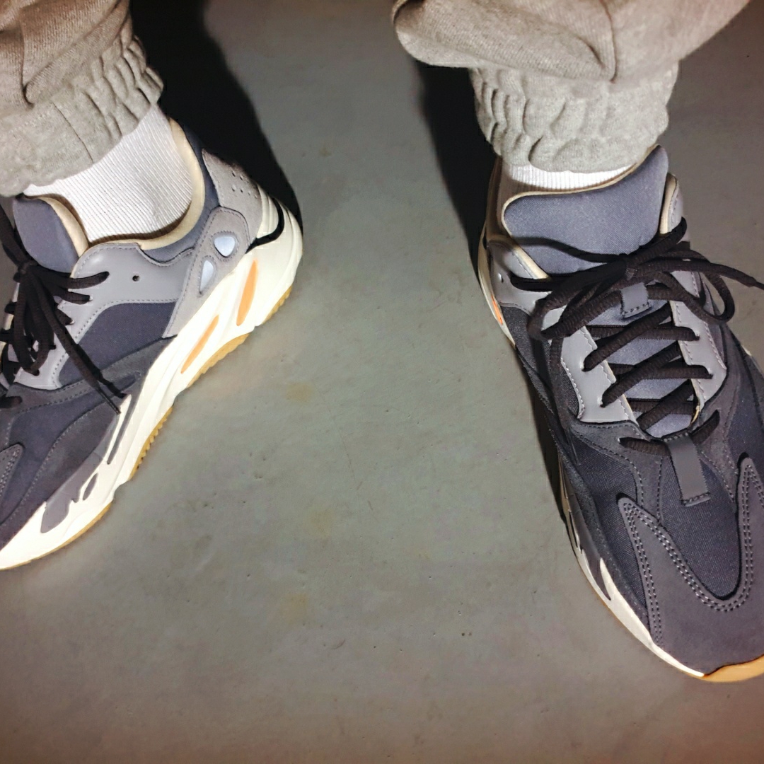 Adidas Yeezy Boost 700 Magnet 착용 스타일 - 4
