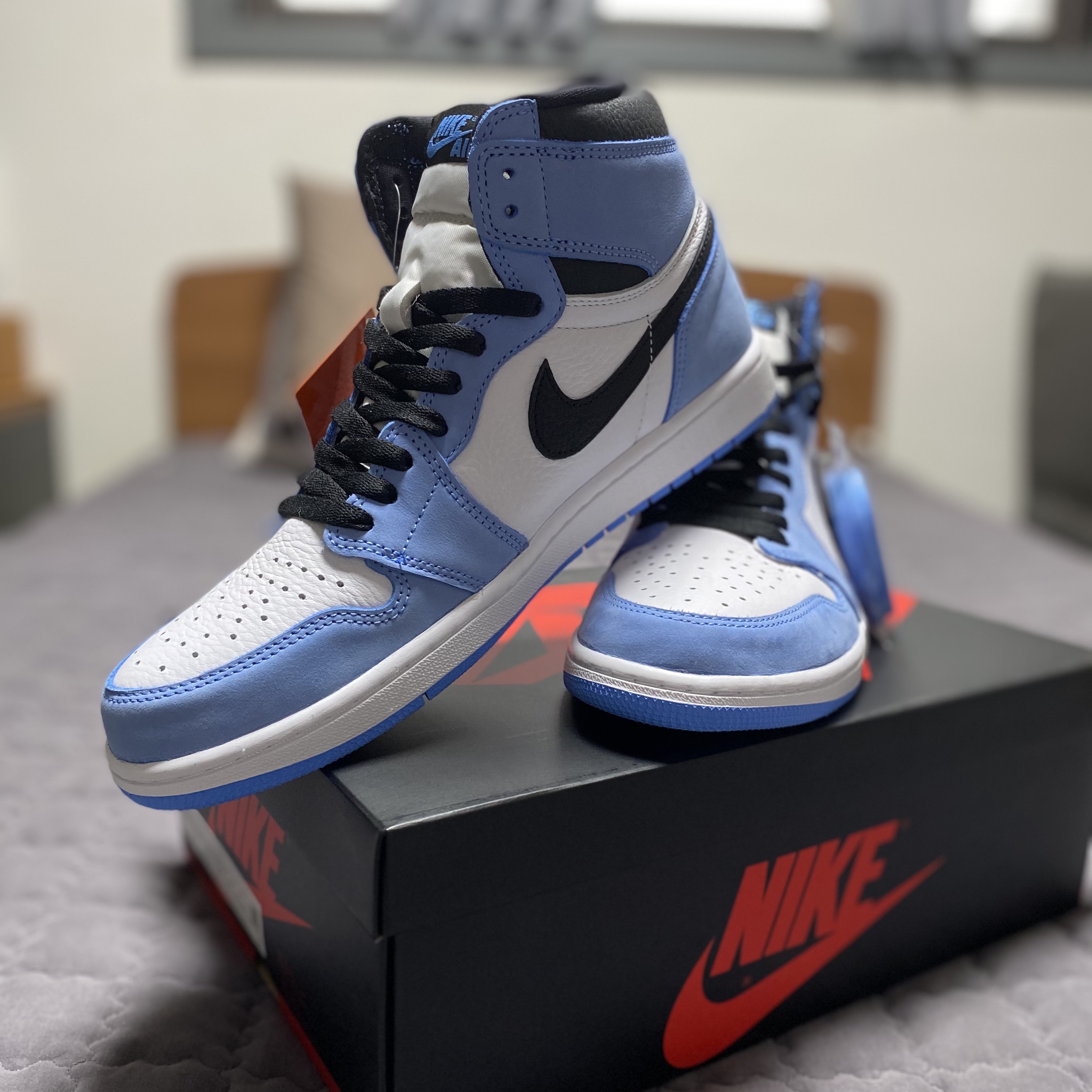 Jordan 1 Retro High OG University Blue 착용 스타일 - 2