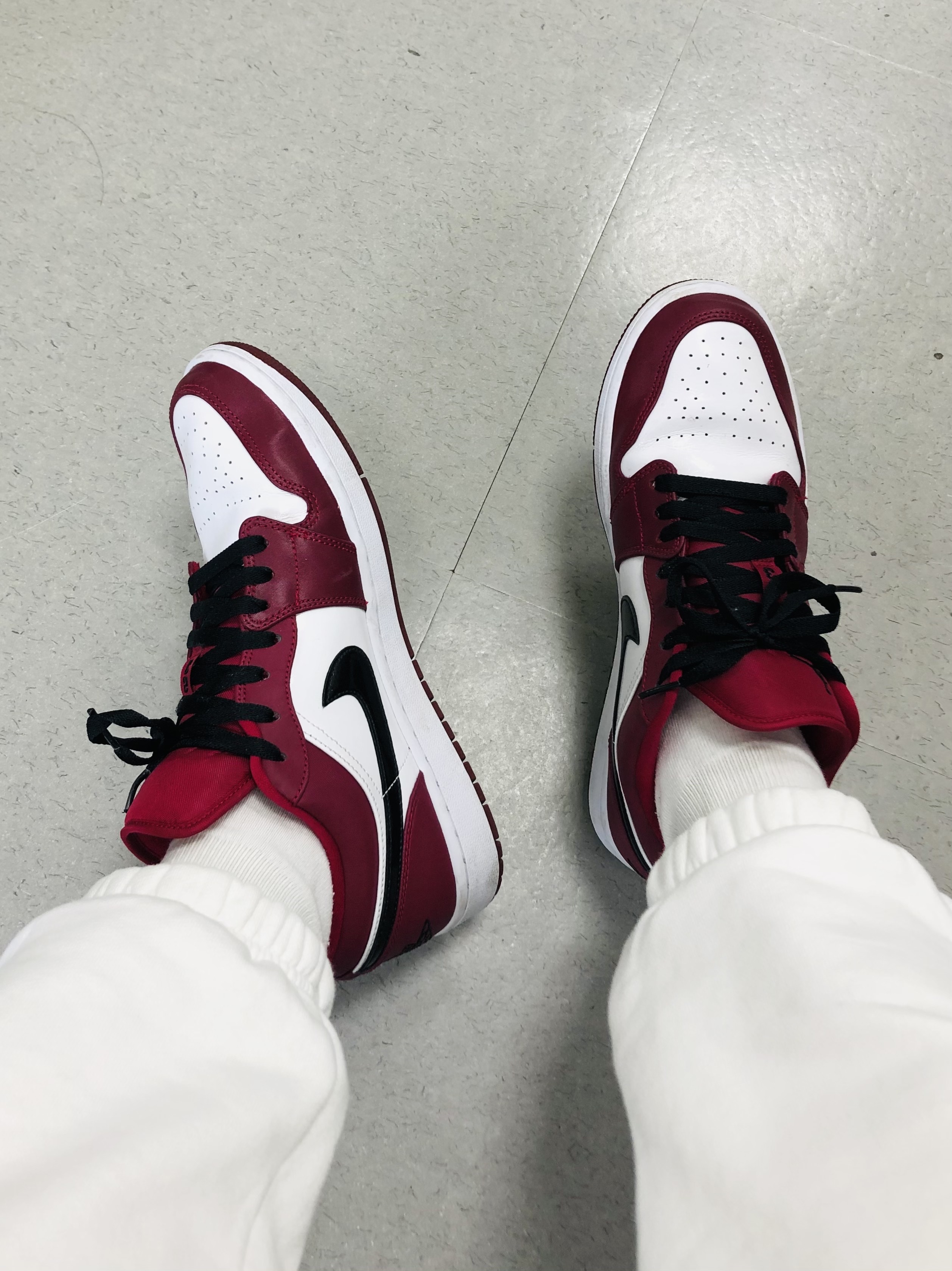 Jordan 1 Low Noble Red 착용 스타일 - 3