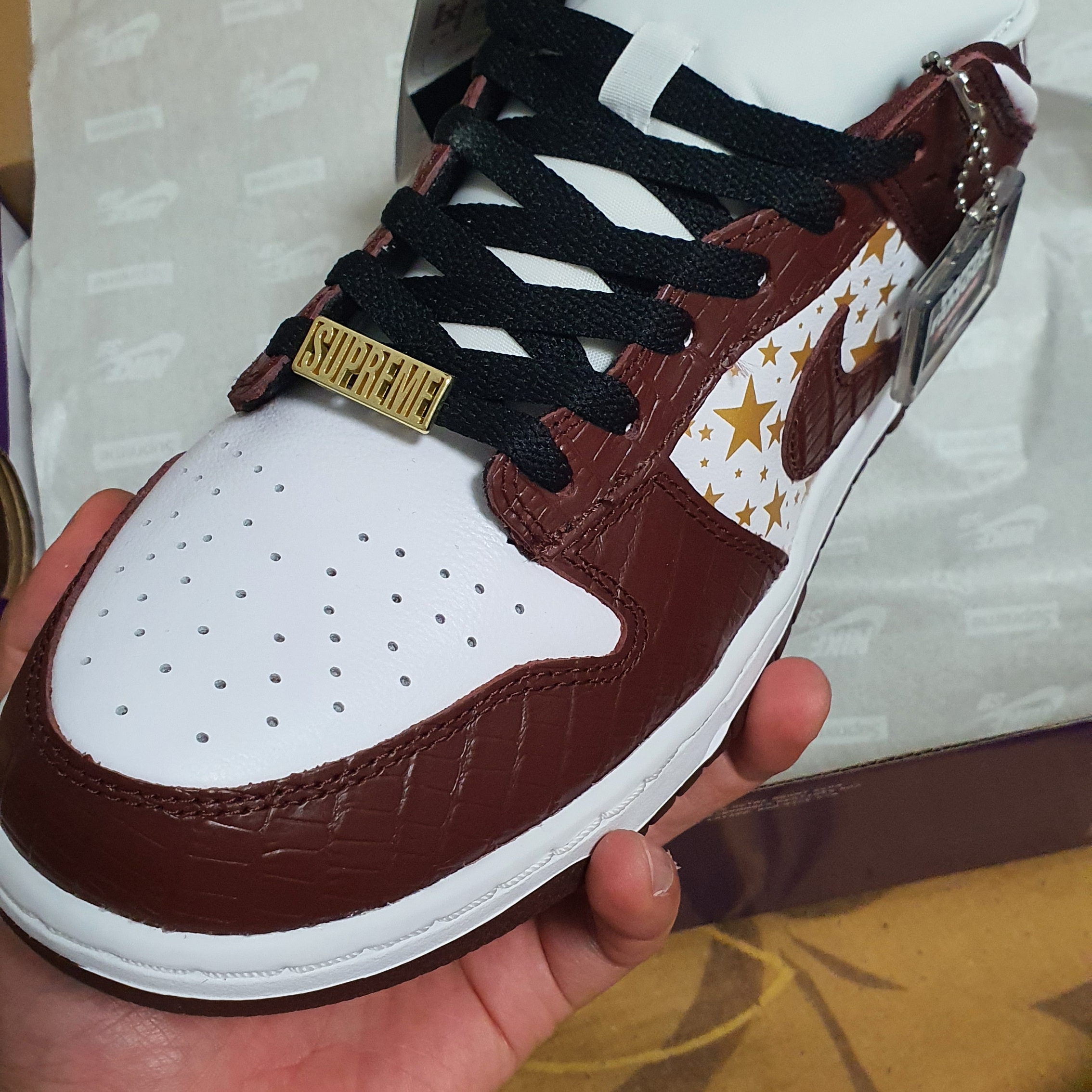 Nike x Supreme SB Dunk Low Barkroot Brown 착용 스타일