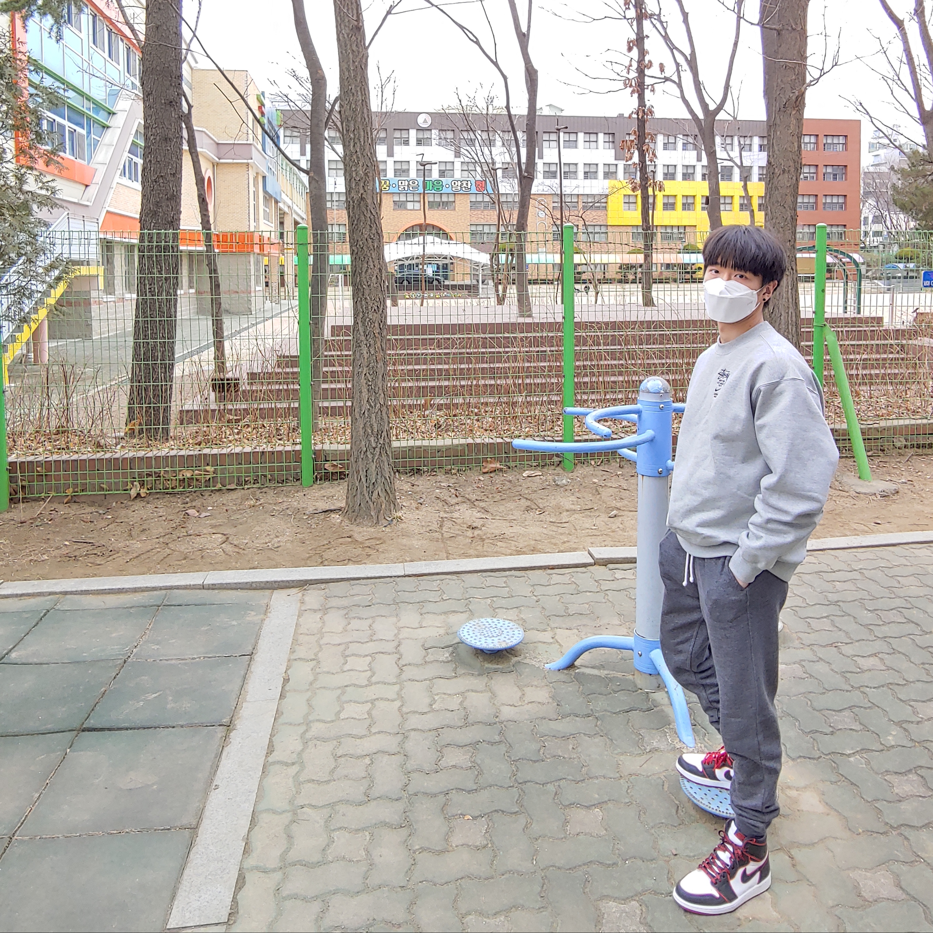 Nike x Stussy NRG ZR Fleece Crewneck Heather Grey - Asia, Jordan 1 Retro High OG Bloodline 착용 스타일
