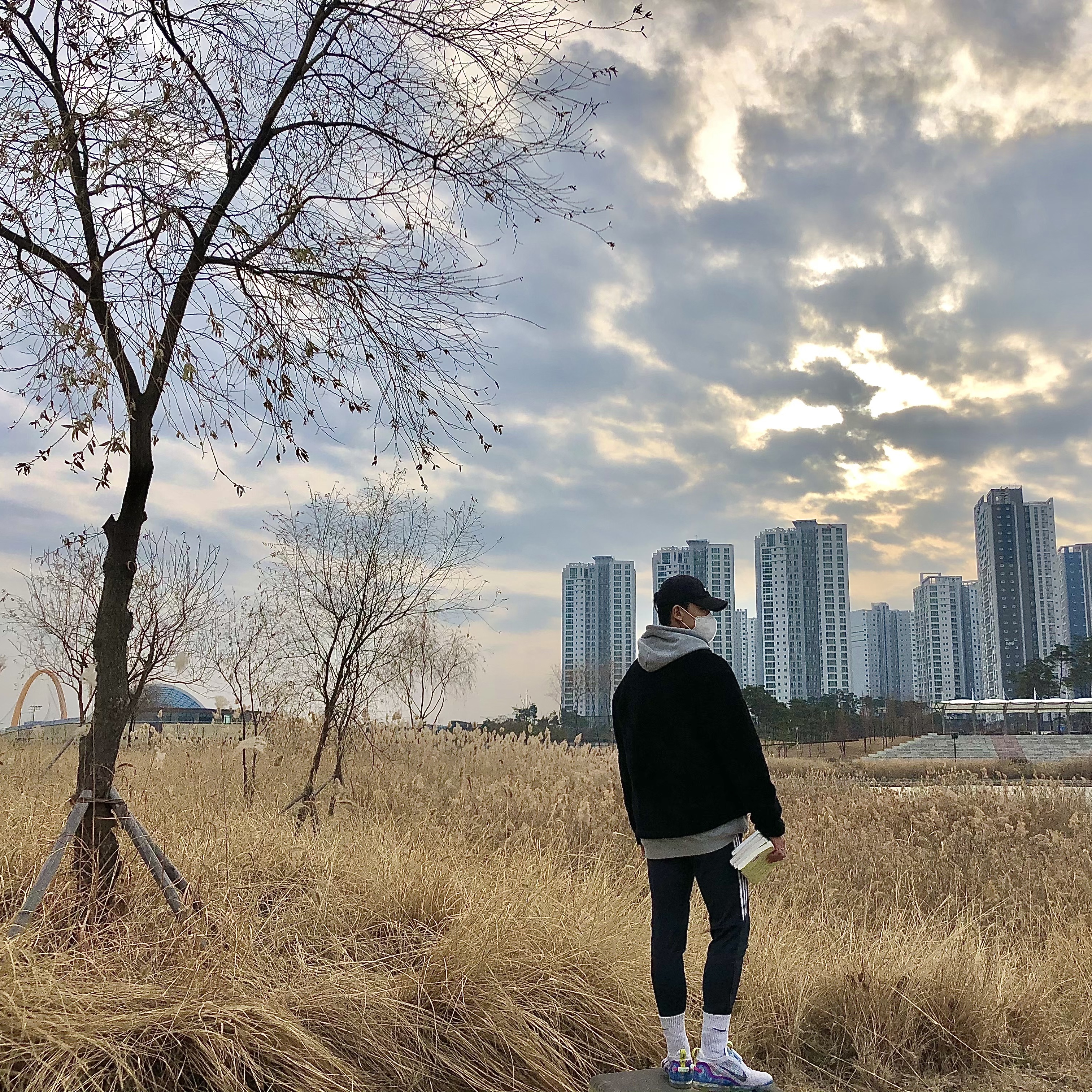 Nike Air VaporMax 2020 Flyknit Pure Platinum Multi-Color 착용 스타일