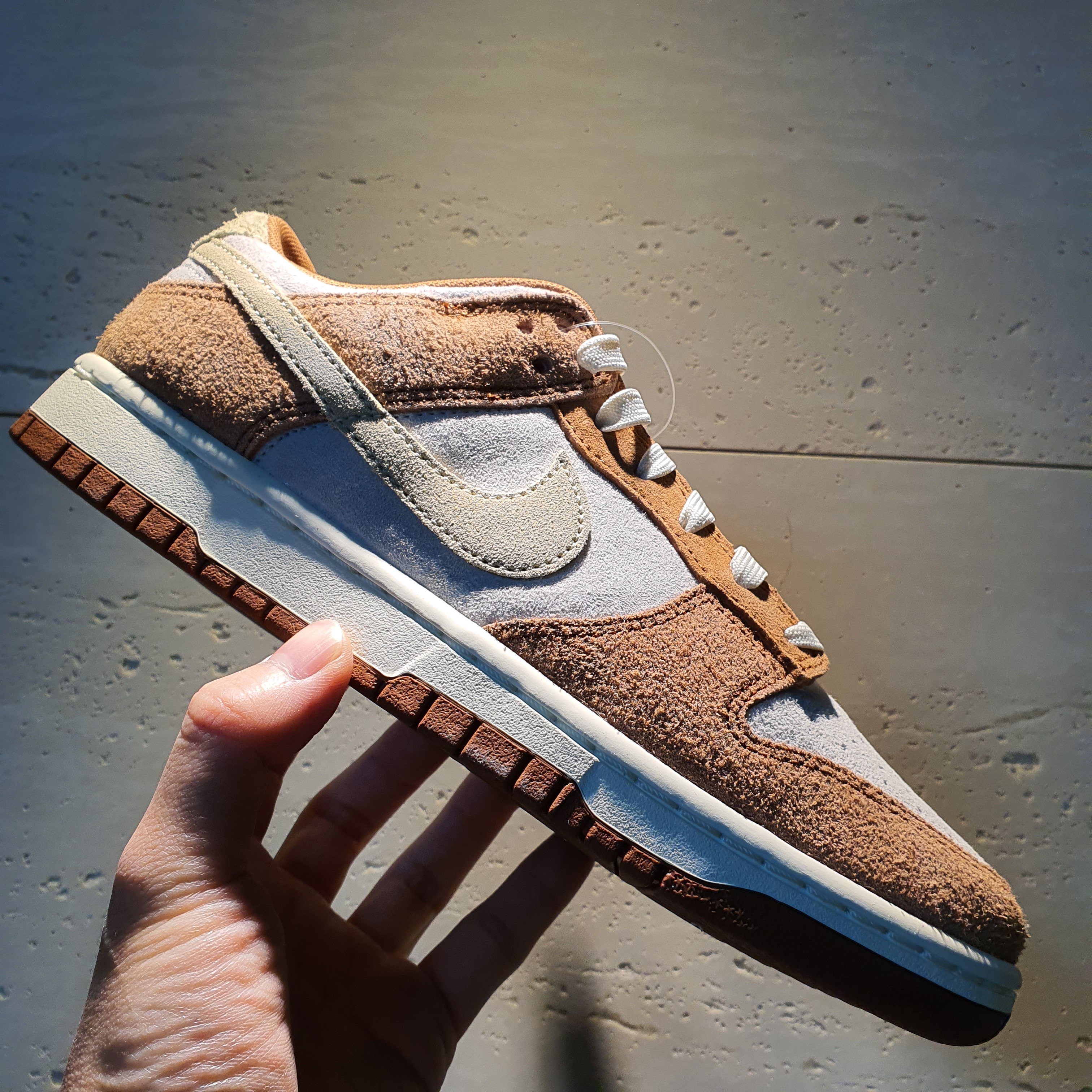 Nike Dunk Low Pro Premium Medium Curry 착용 스타일 - 1