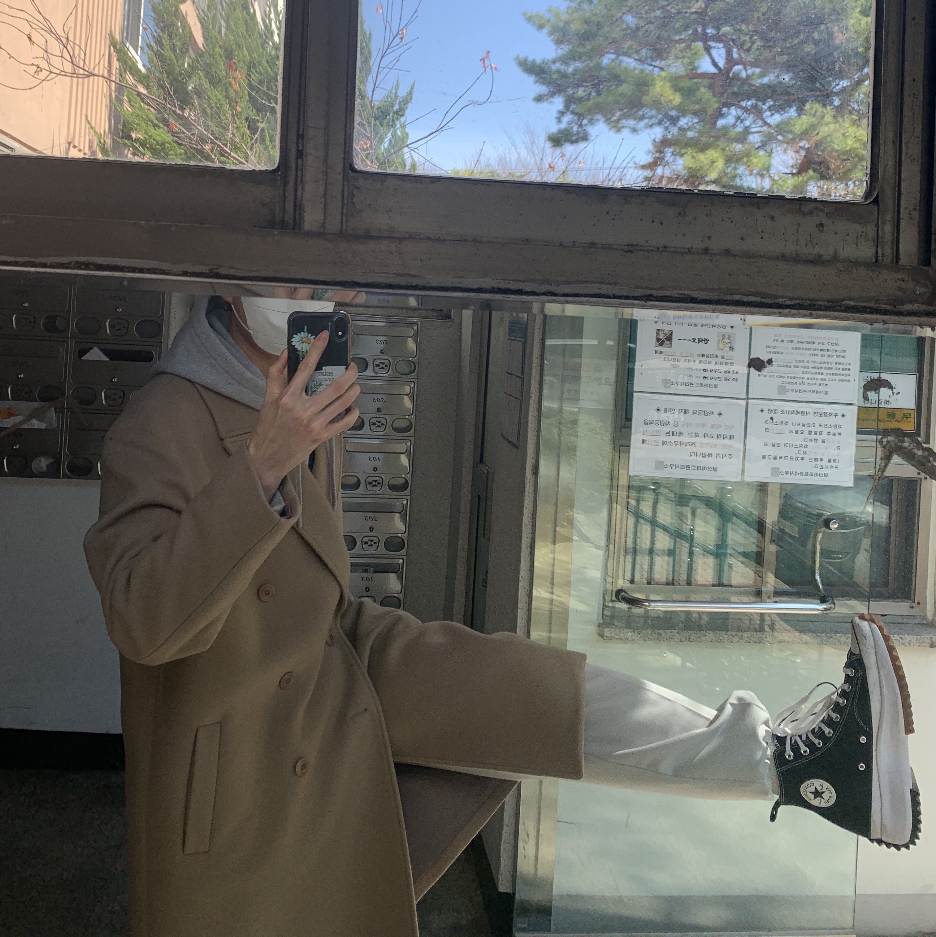 Converse Run Star Hike Hi Black White Gum 착용 스타일
