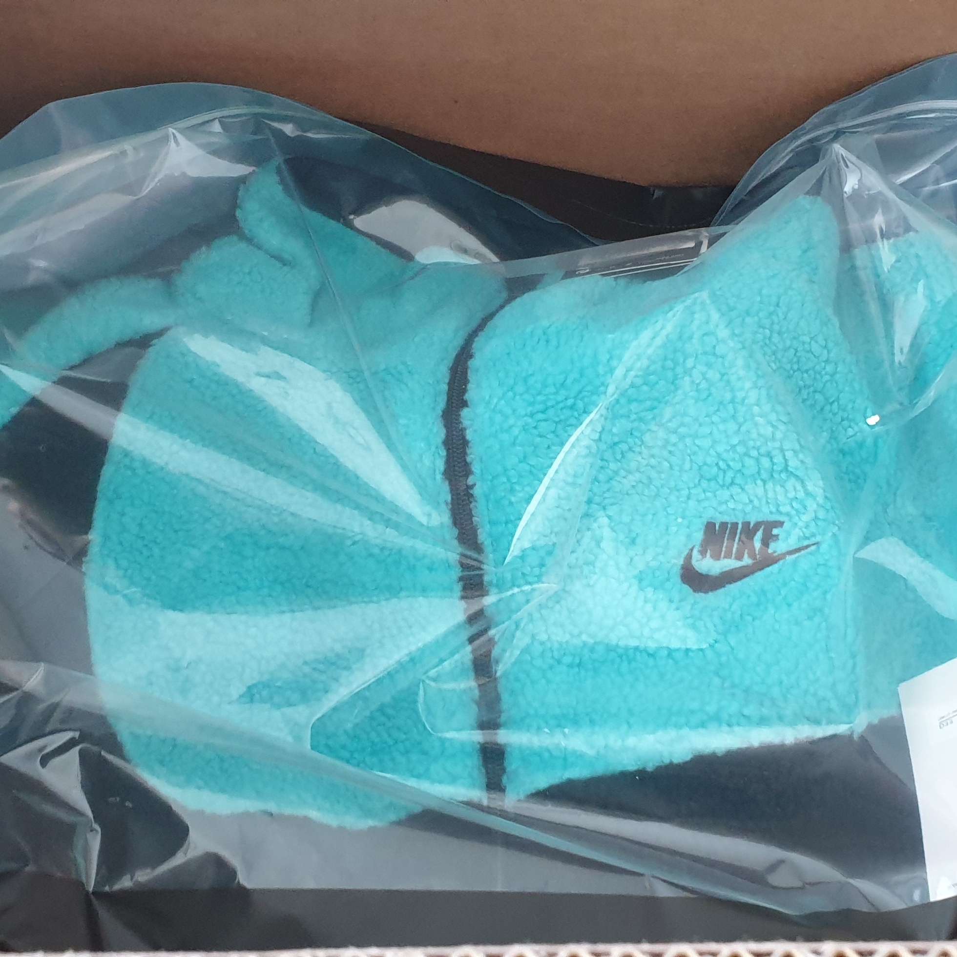 Nike Big Swoosh Full Zip Jacket Hyper Jade Black 착용 스타일