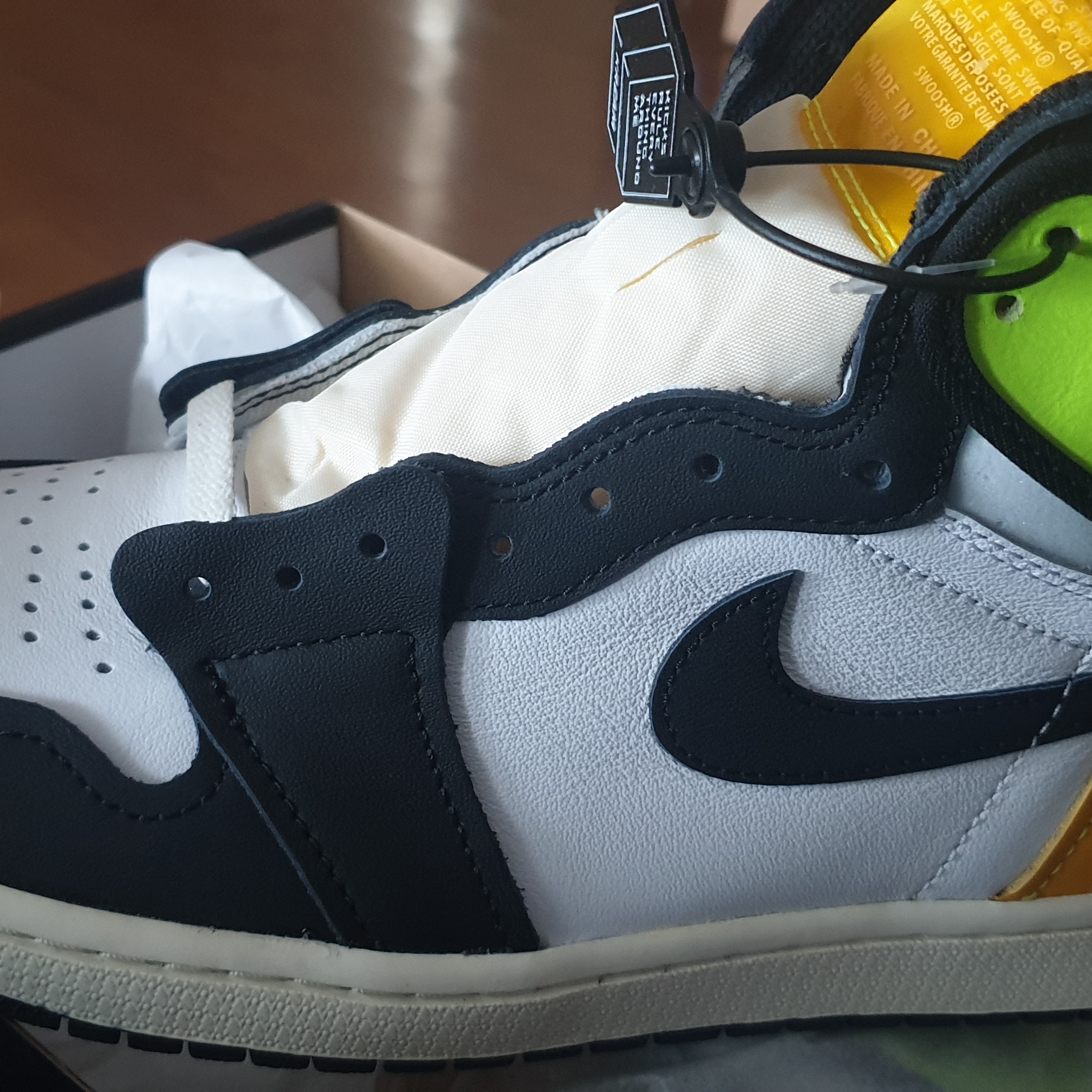 Jordan 1 Retro High OG Volt Gold 착용 스타일 - 4