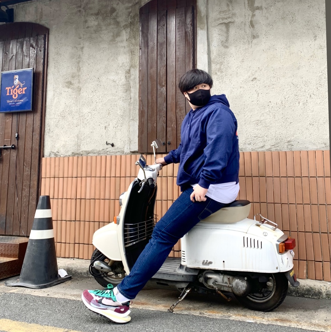 Nike x Sacai VaporWaffle String & Black Villain Red 착용 스타일