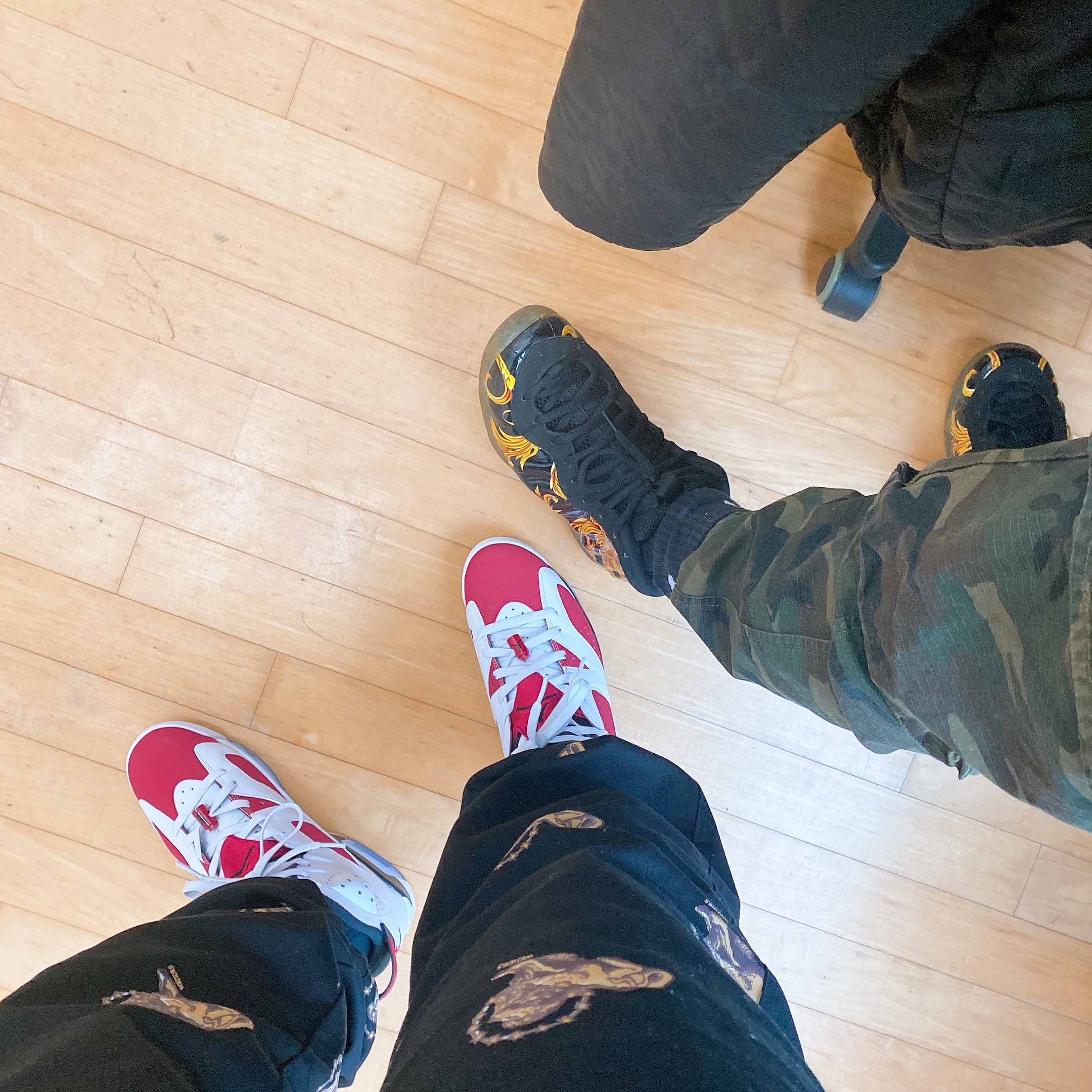 Nike x Supreme Air Foamposite One Black, Jordan 6 Retro Carmine 2021 착용 스타일