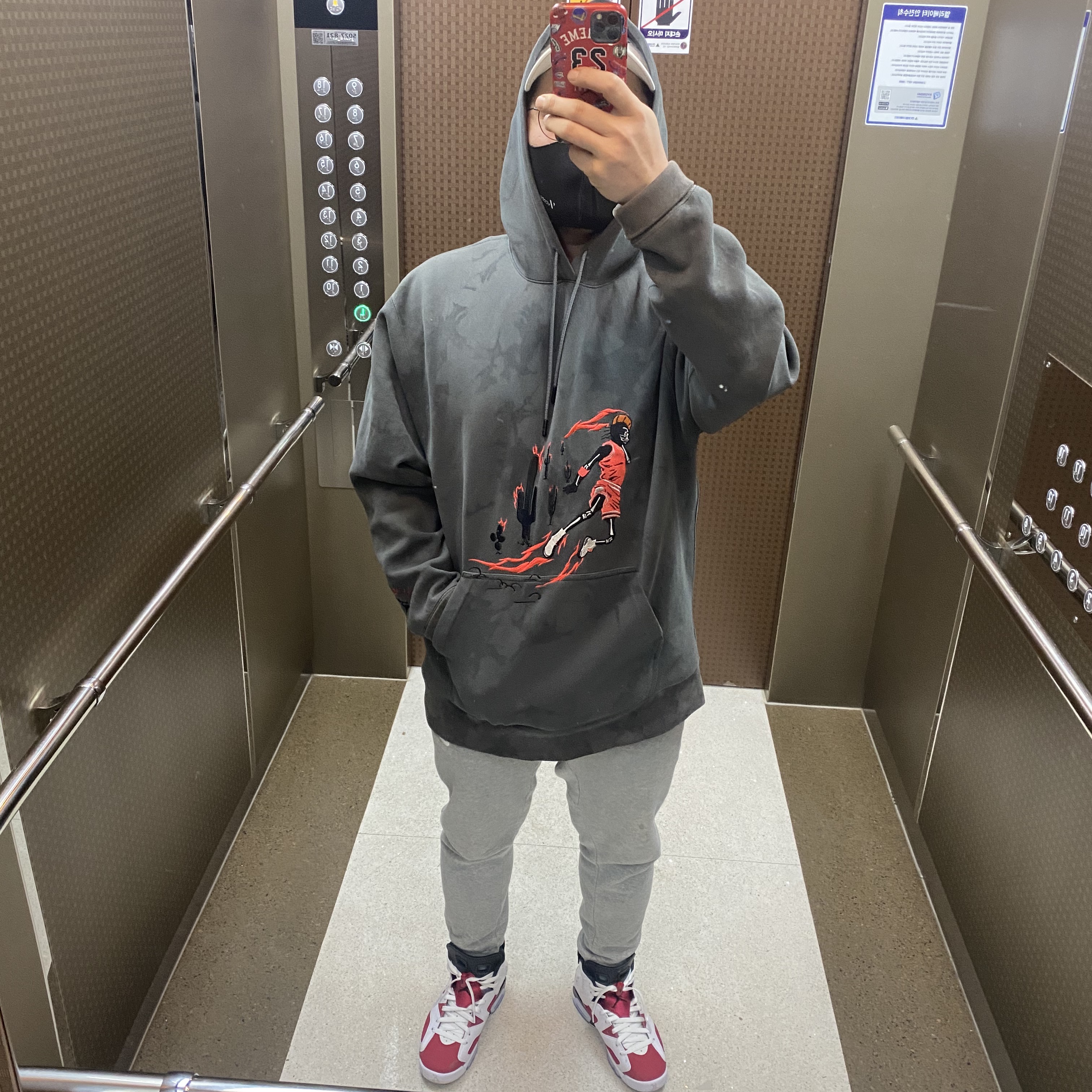 Jordan x Travis Scott Washed Suede Hoodie Grey, Jordan 6 Retro Carmine 2021 착용 스타일