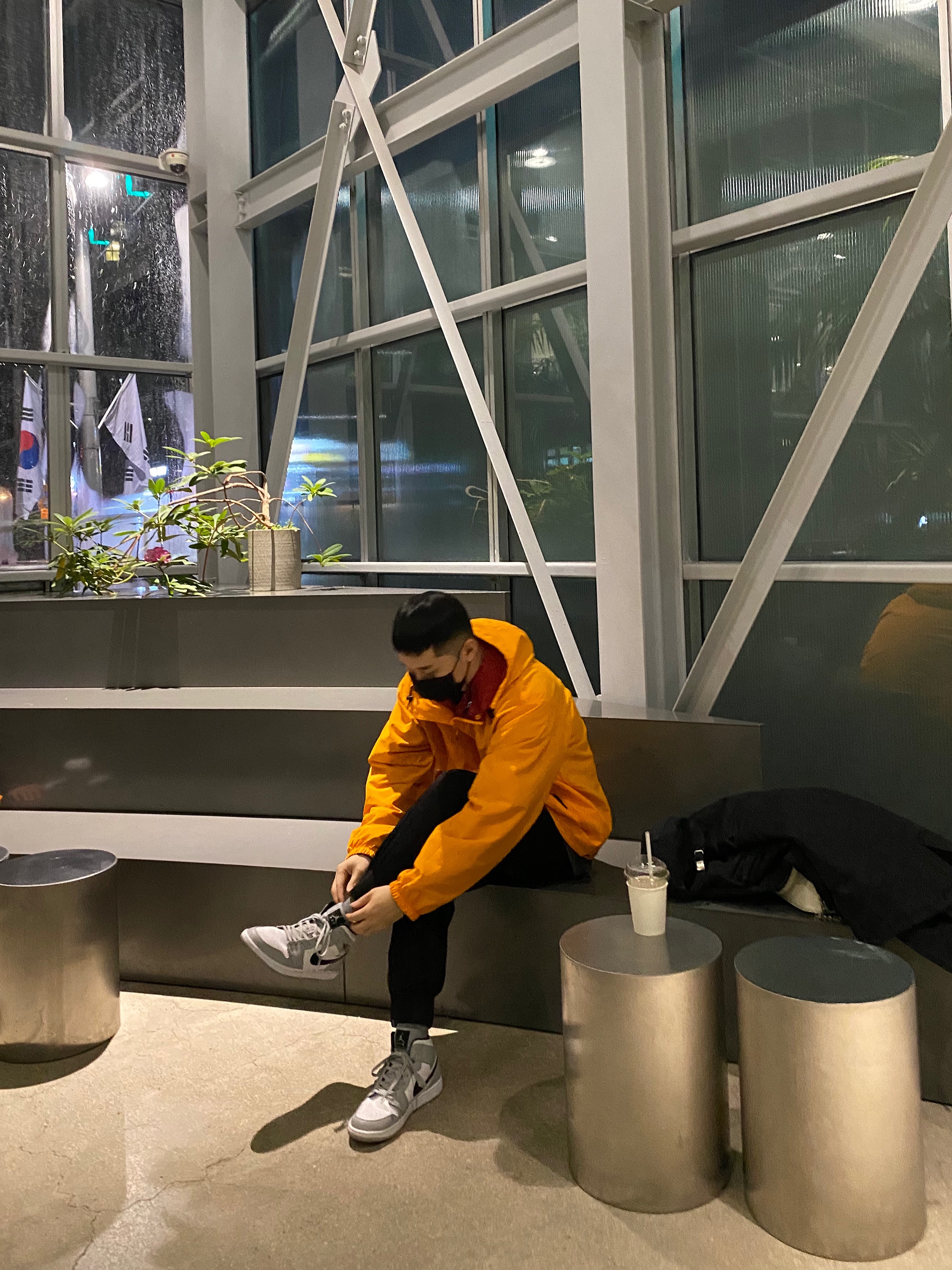 Jordan 1 Mid Light Smoke Grey, Supreme x Nike Jewel Reversible Ripstop Anorak Orange - 20FW 착용 스타일 - 2