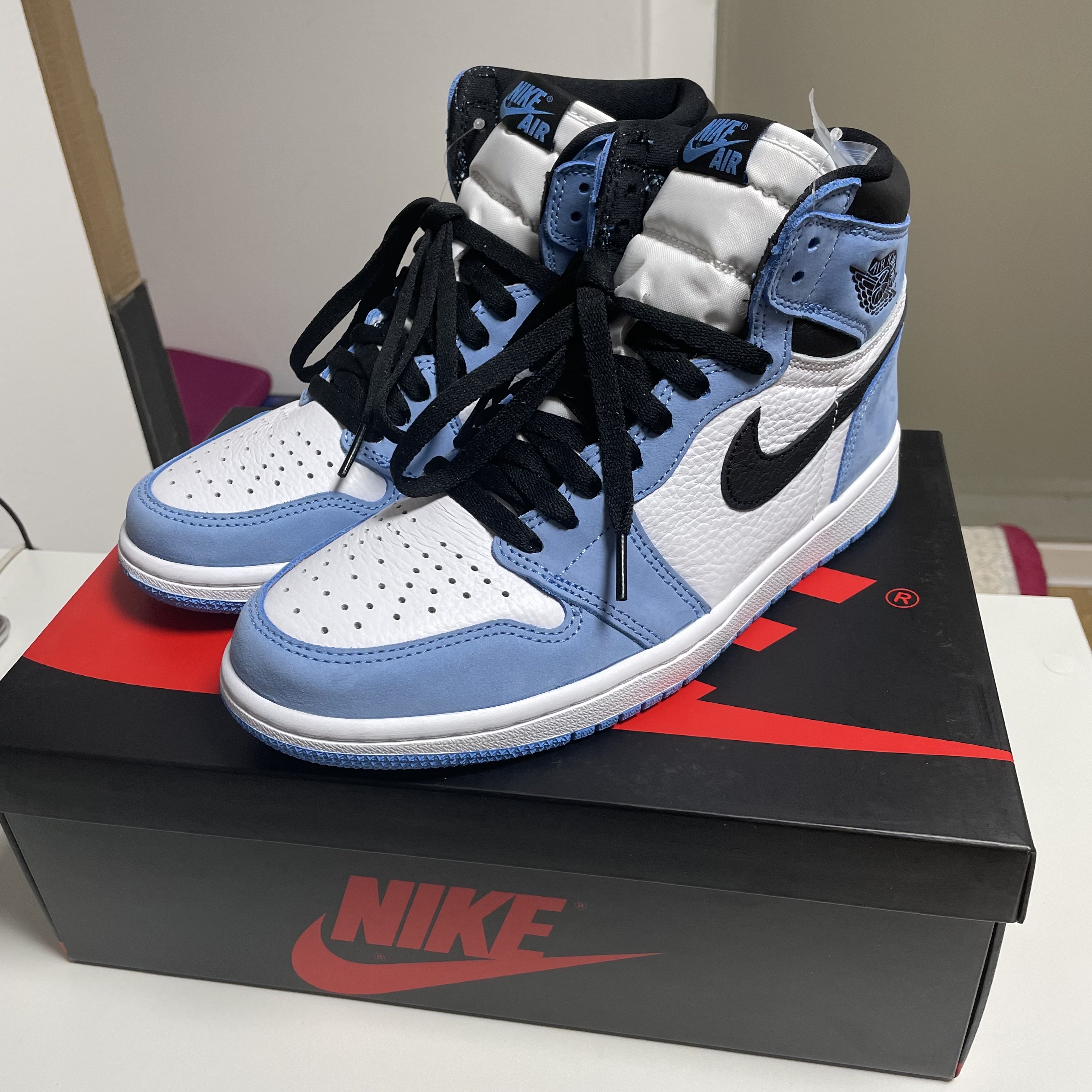 Jordan 1 Retro High OG University Blue 착용 스타일 - 2