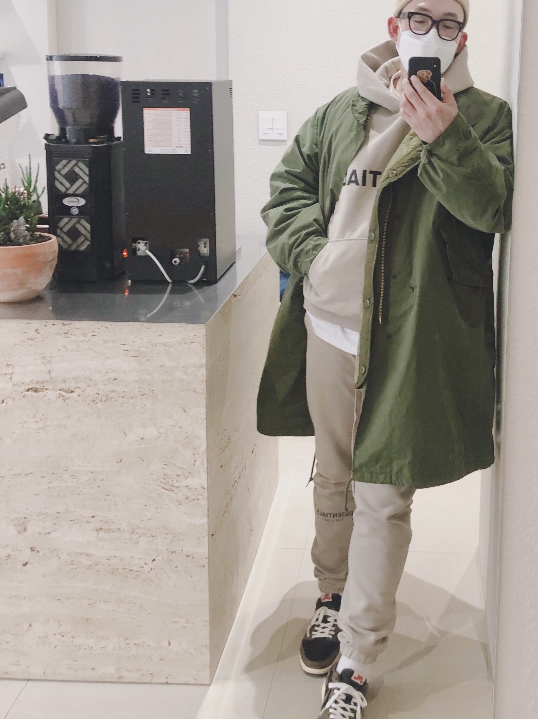 Essentials 3D Silicon Applique Pullover Hoodie String Tan - 20SS, Essentials Sweatpants String Tan - 20SS 착용 스타일