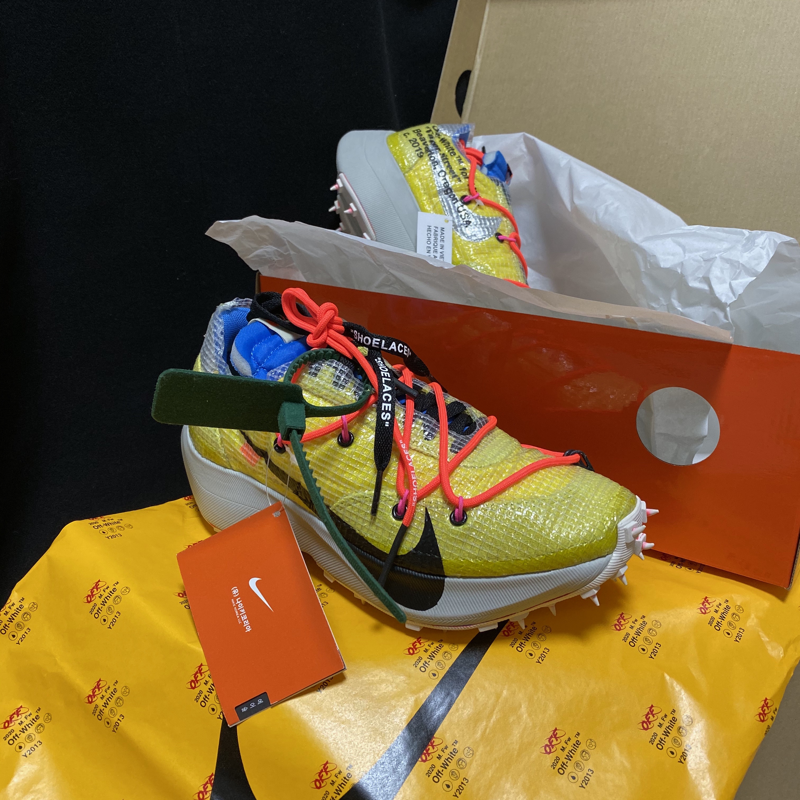 (W) Nike x Off-White Vapor Street Tour Yellow 착용 스타일