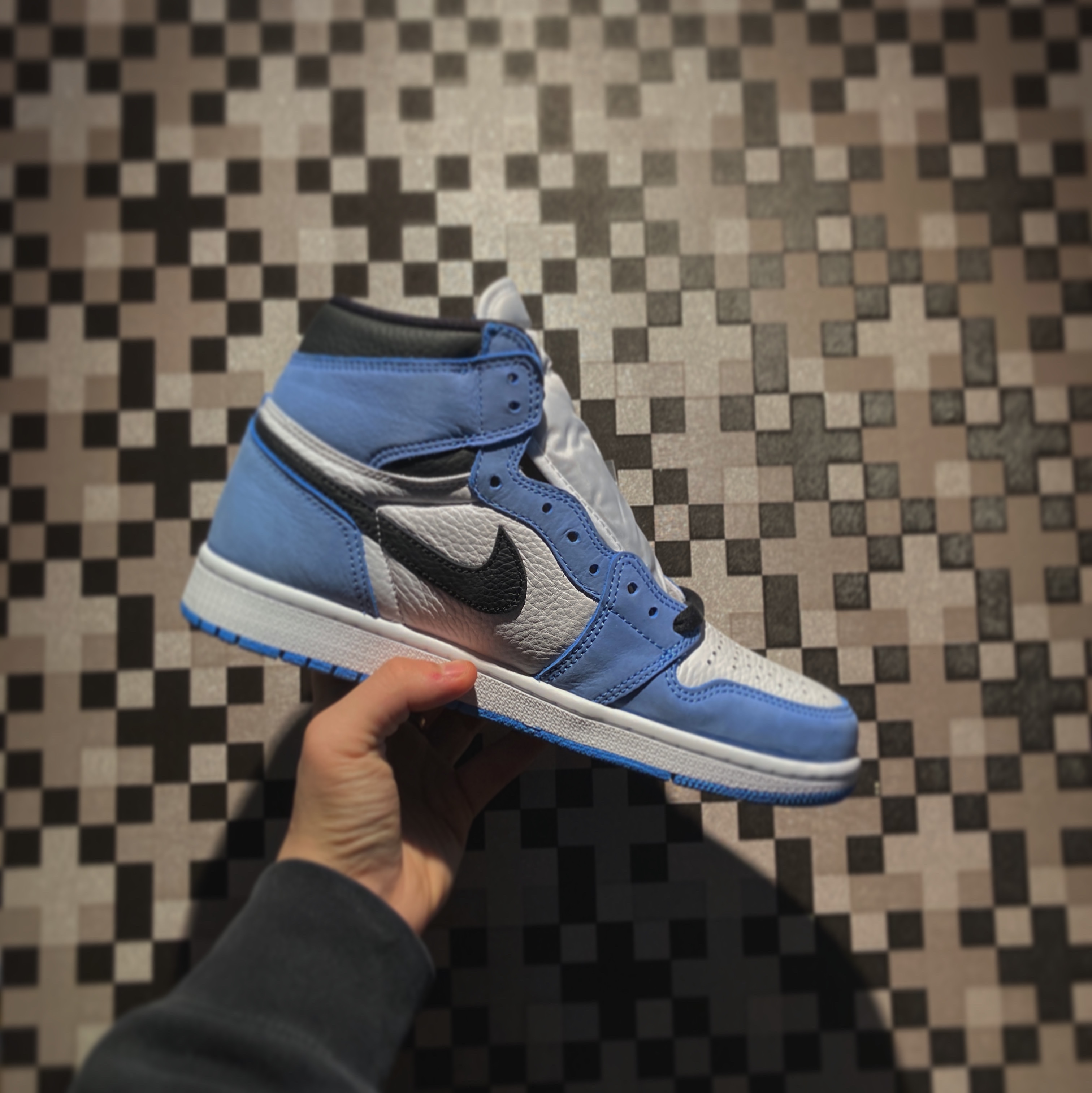 Jordan 1 Retro High OG University Blue 착용 스타일