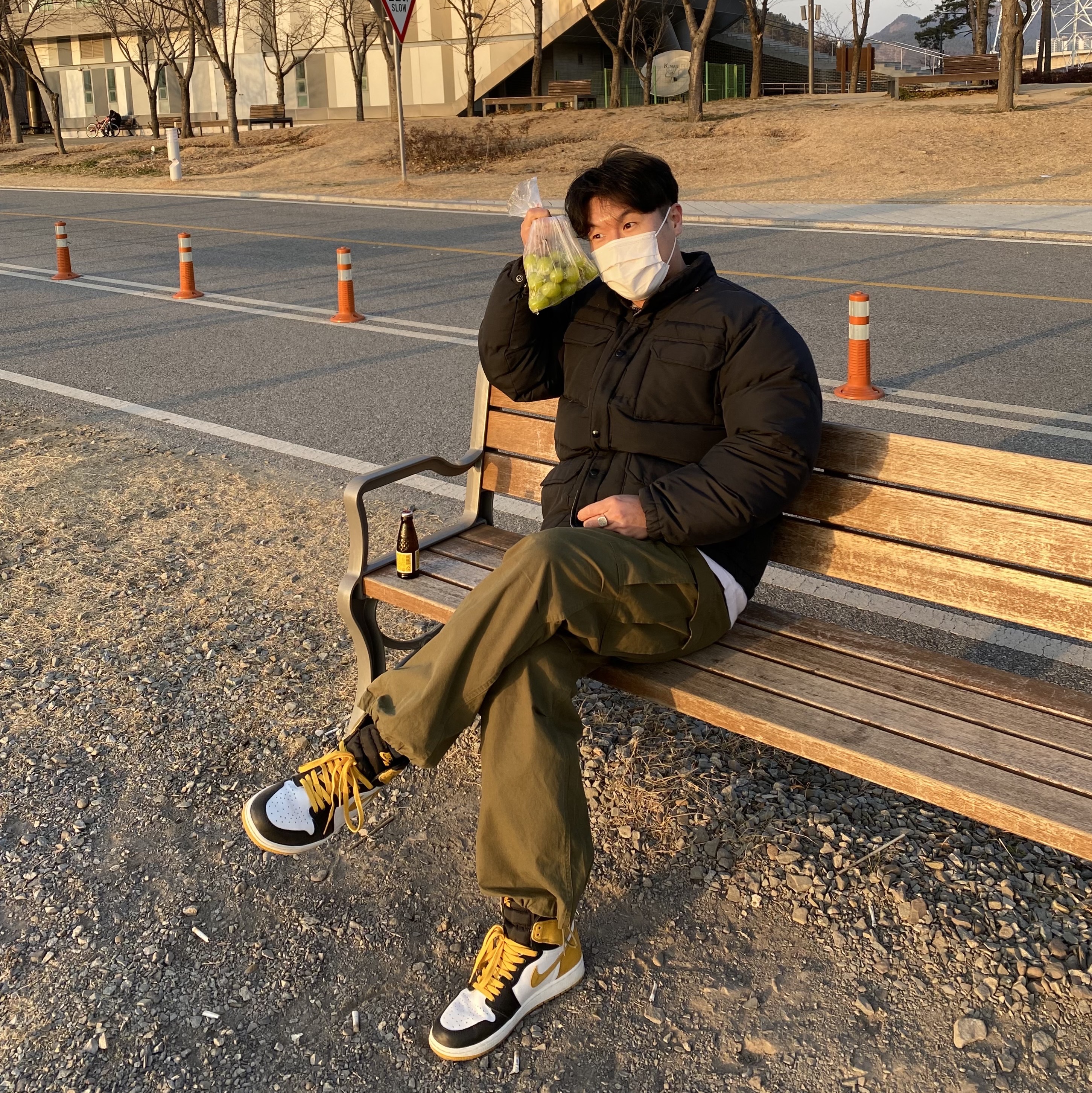 Jordan 1 Retro High Yellow Ochre 착용 스타일 - 1