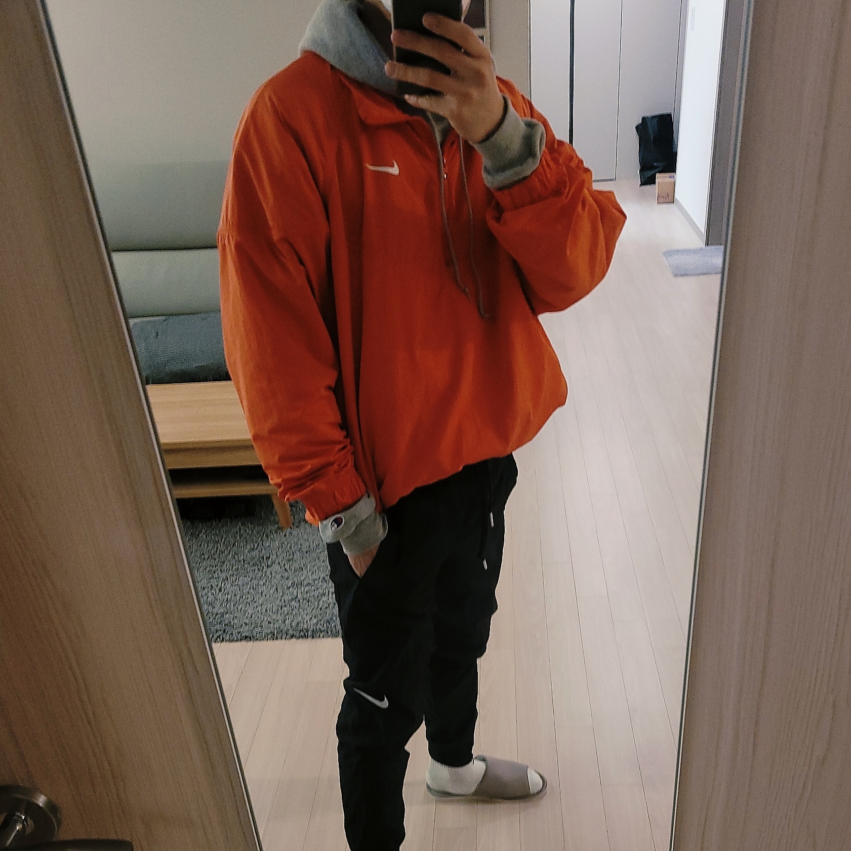 Nike x Stussy Windrunner Jacket Habanero Red 착용 스타일 - 1