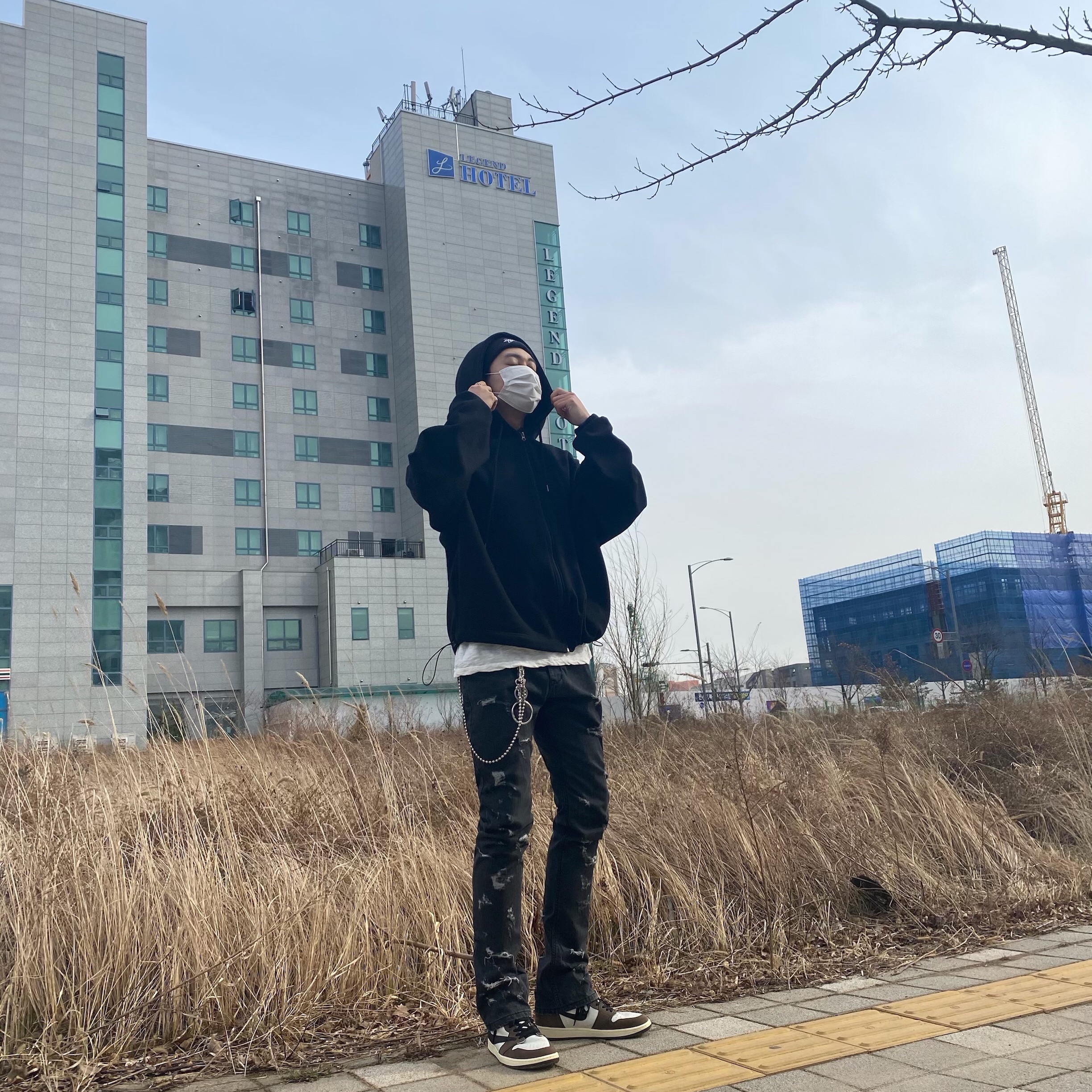 Jordan 1 x Travis Scott Retro High OG SP Mocha, Nike x Stussy Cuff Beanie Black 착용 스타일
