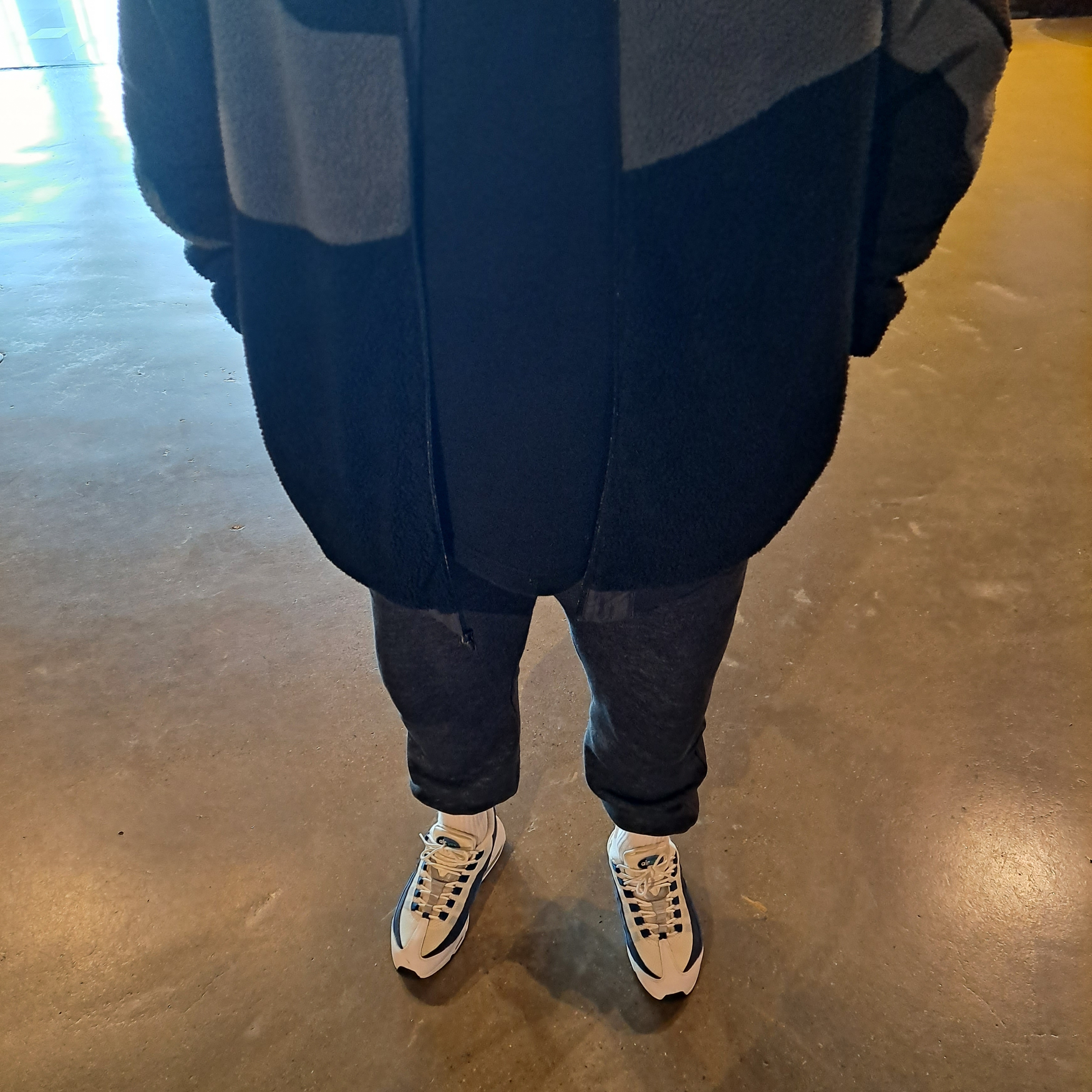 Nike Air Max 95 White Slate Blue, Nike Big Swoosh Full Zip Jacket Black Anthracite 착용 스타일
