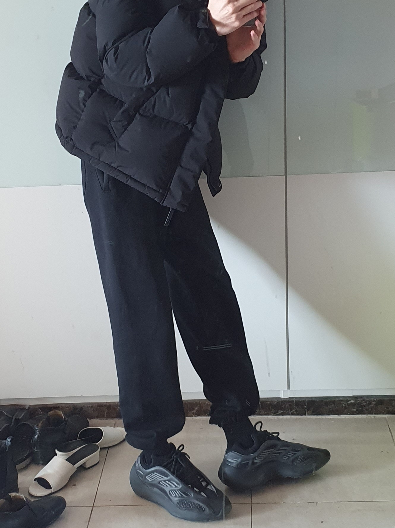 Adidas Yeezy 700 V3 Alvah 착용 스타일