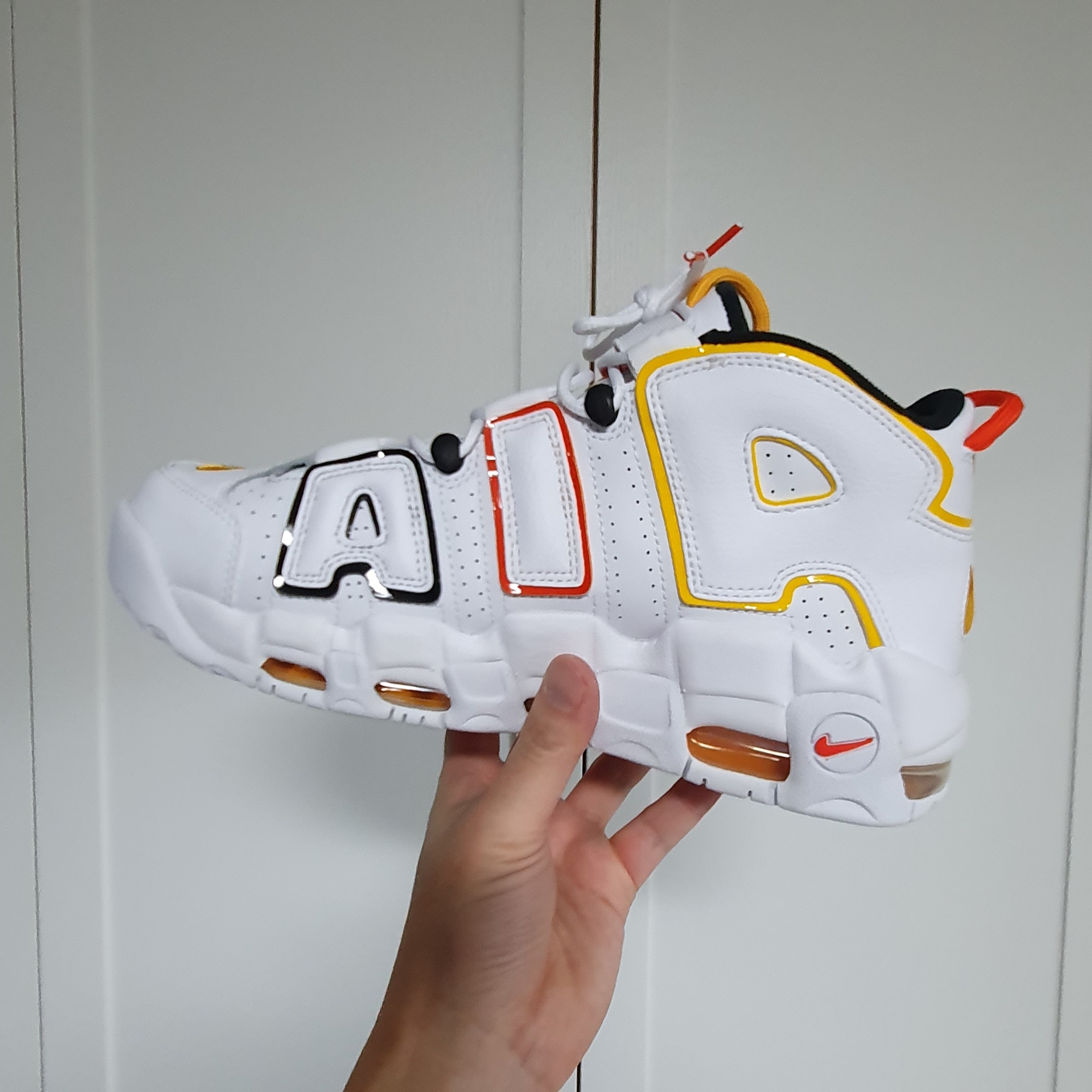 Nike Air More Uptempo Rayguns 착용 스타일 - 1