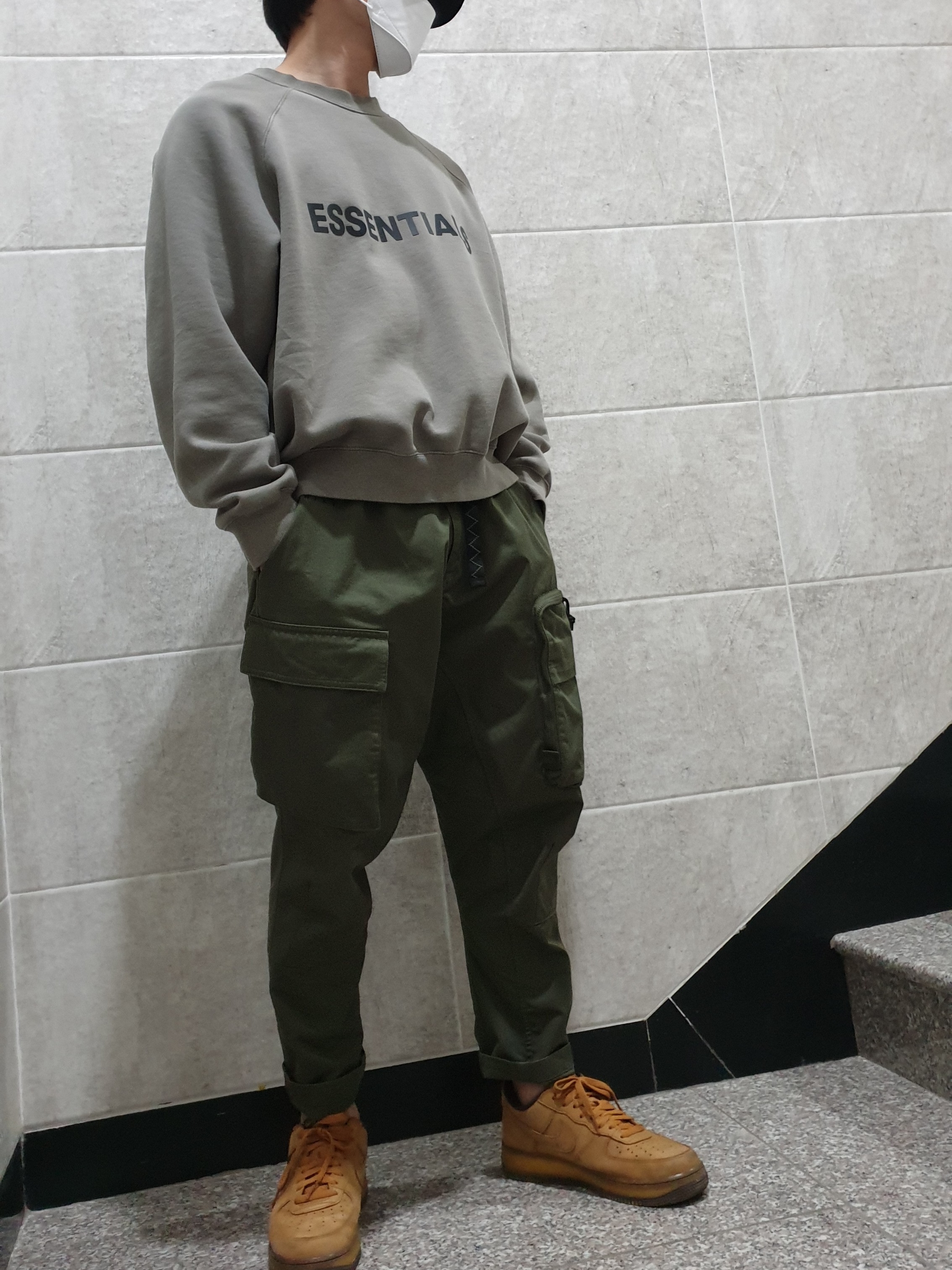 Essentials 3D Silicon Applique Crewneck Gray Flannel/Charcoal - 20SS, Nike Air Force 1 Low Retro SP Wheat Mocha 착용 스타일