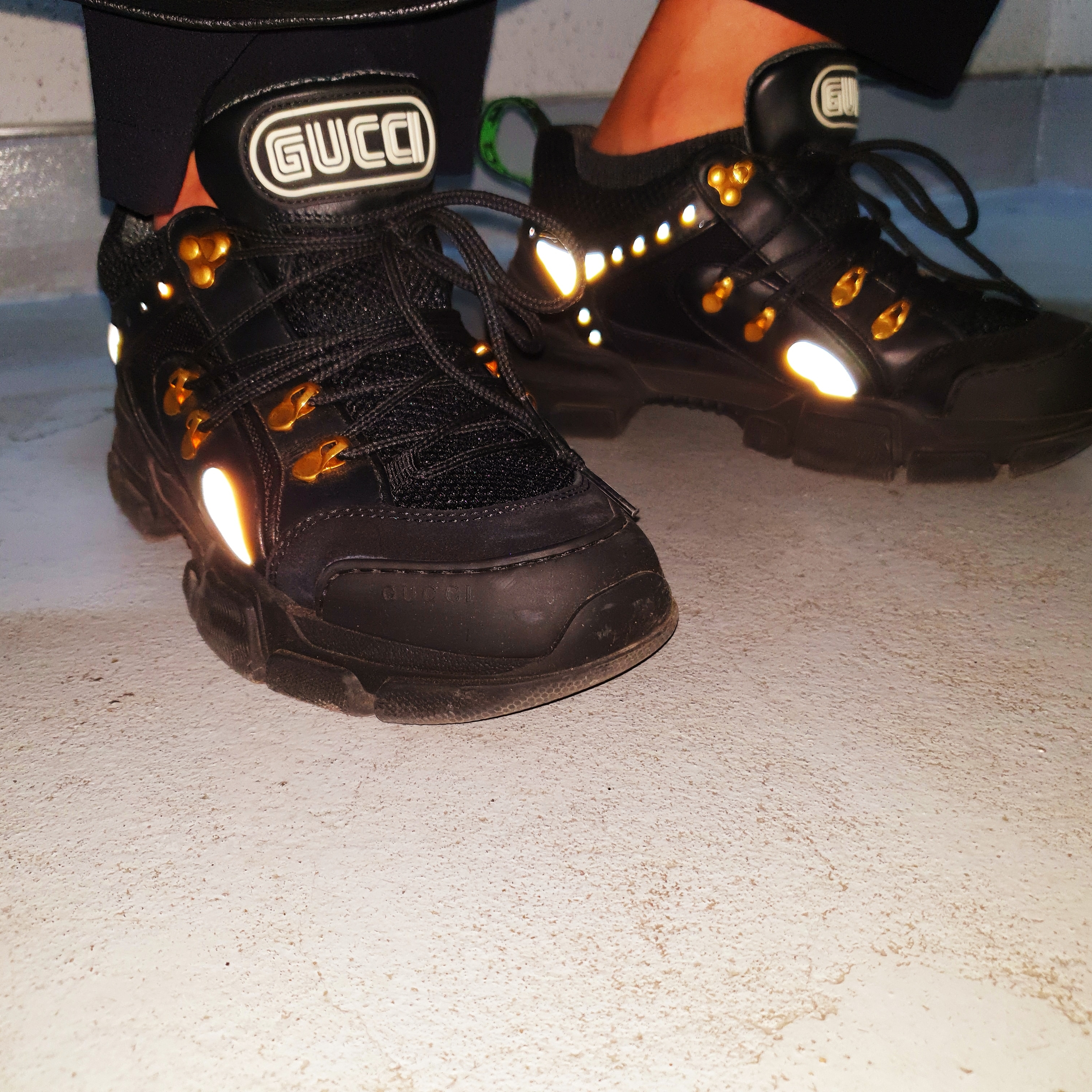 Gucci Rhyton Leather Sneakers Distressed Ivory, Gucci Rhyton Leather Sneakers Logo 착용 스타일 - 2