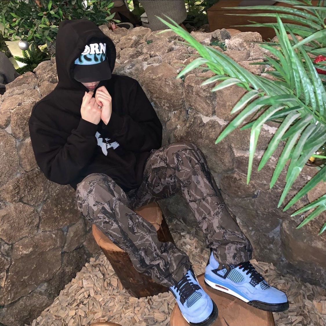 Jordan 4 x Travis Scott Retro Cactus Jack 착용 스타일