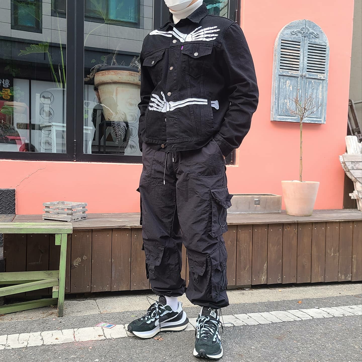 Nike x Sacai VaporWaffle Black White 착용 스타일 - 2