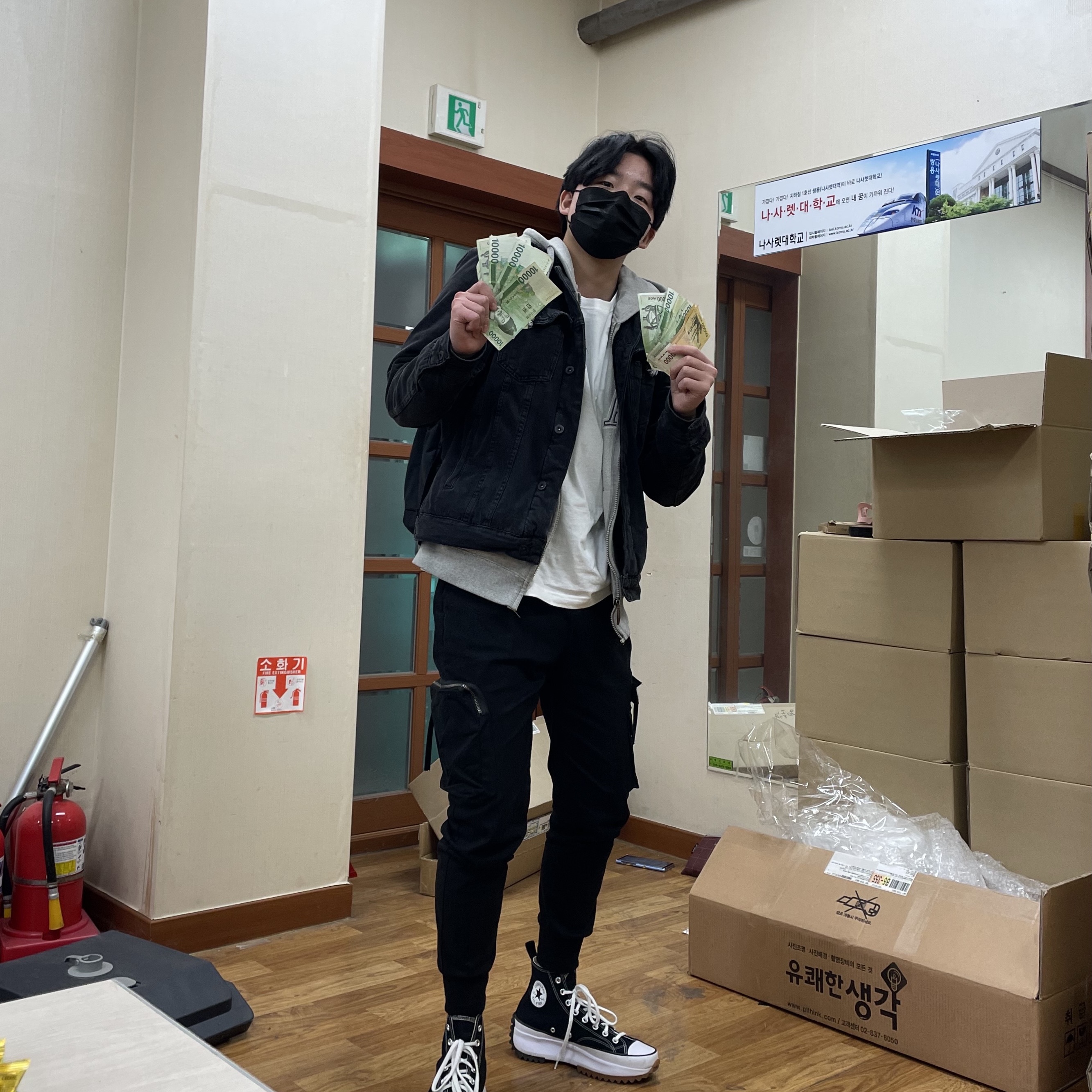 Converse Run Star Hike Hi Black White Gum 착용 스타일