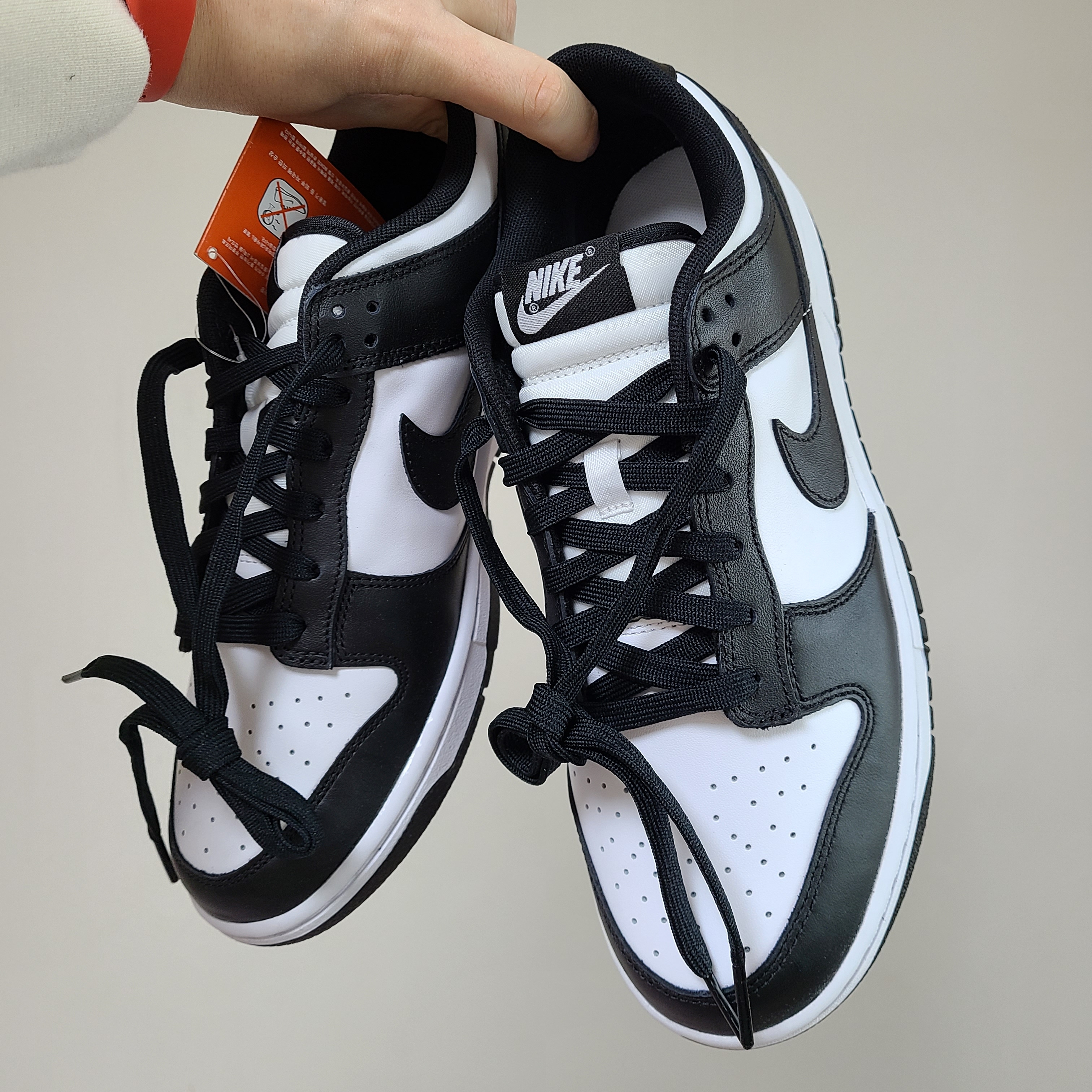 Nike Dunk Low Retro Black 착용 스타일 - 1
