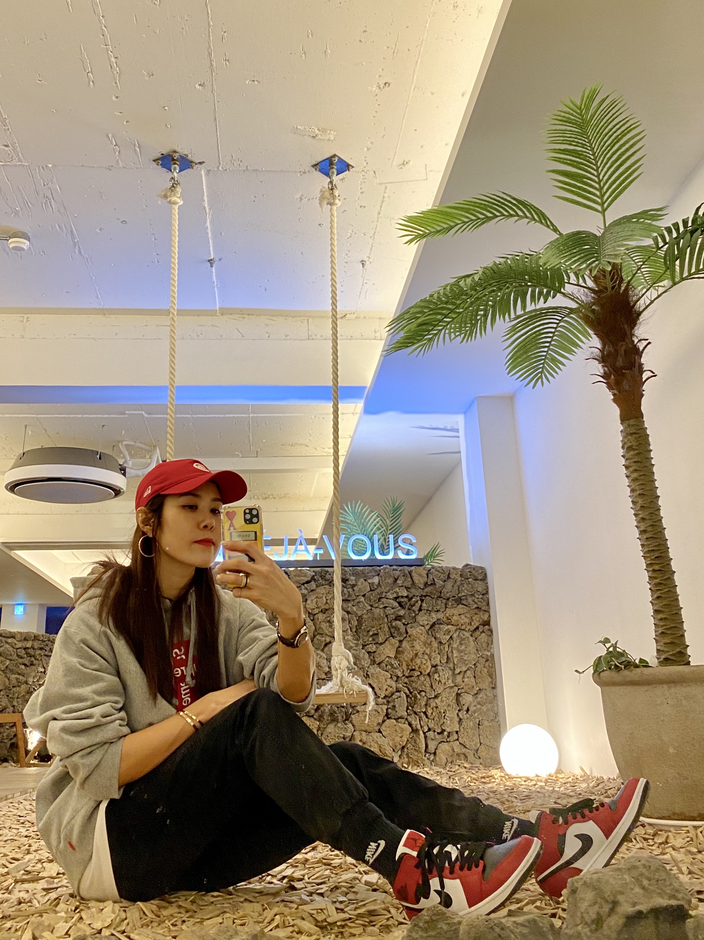 Jordan 1 Mid Chicago Black Toe, Supreme Cross Box Logo Hooded Sweatshirt Heather Grey - 20FW 착용 스타일 - 1