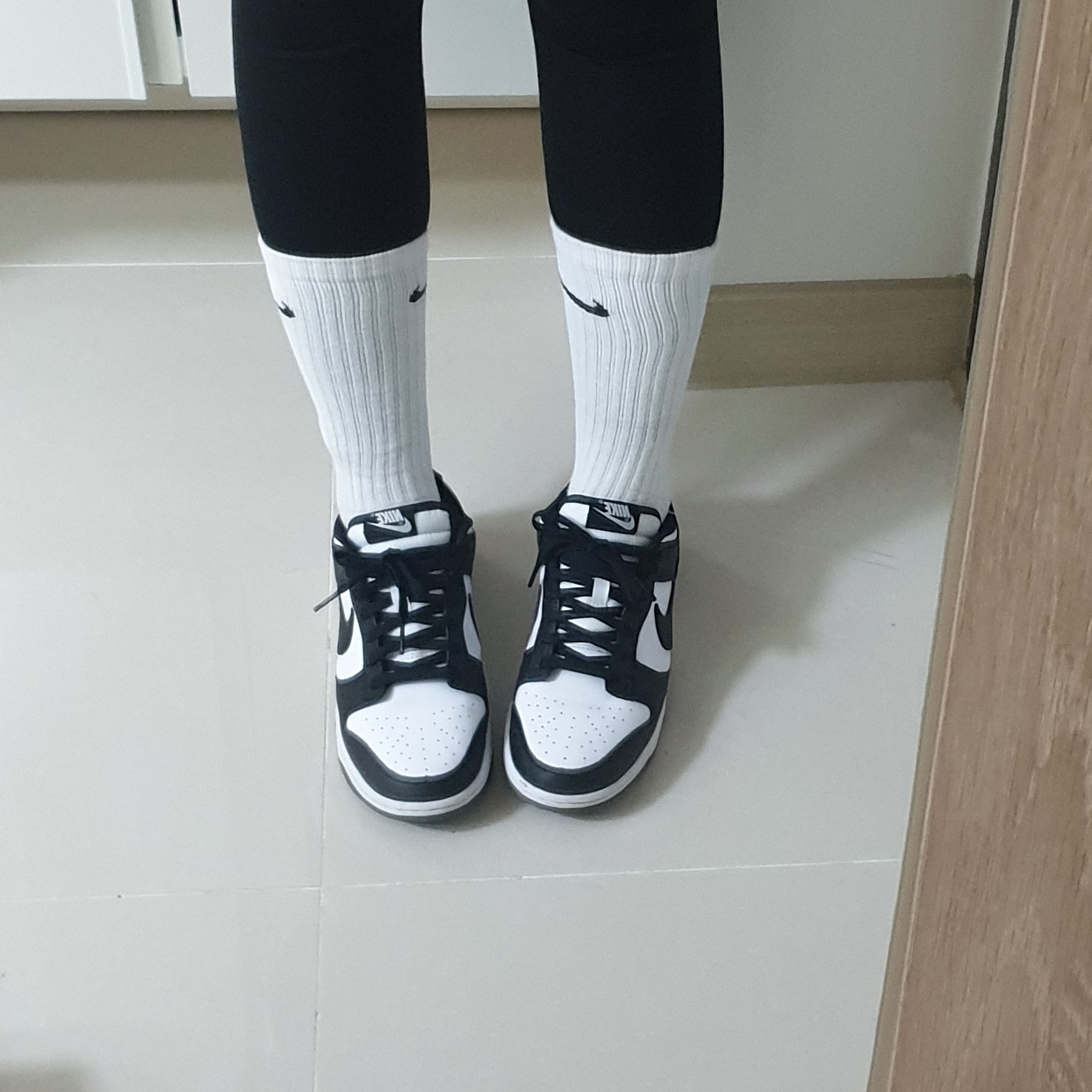 Nike Dunk Low Retro Black 착용 스타일 - 2