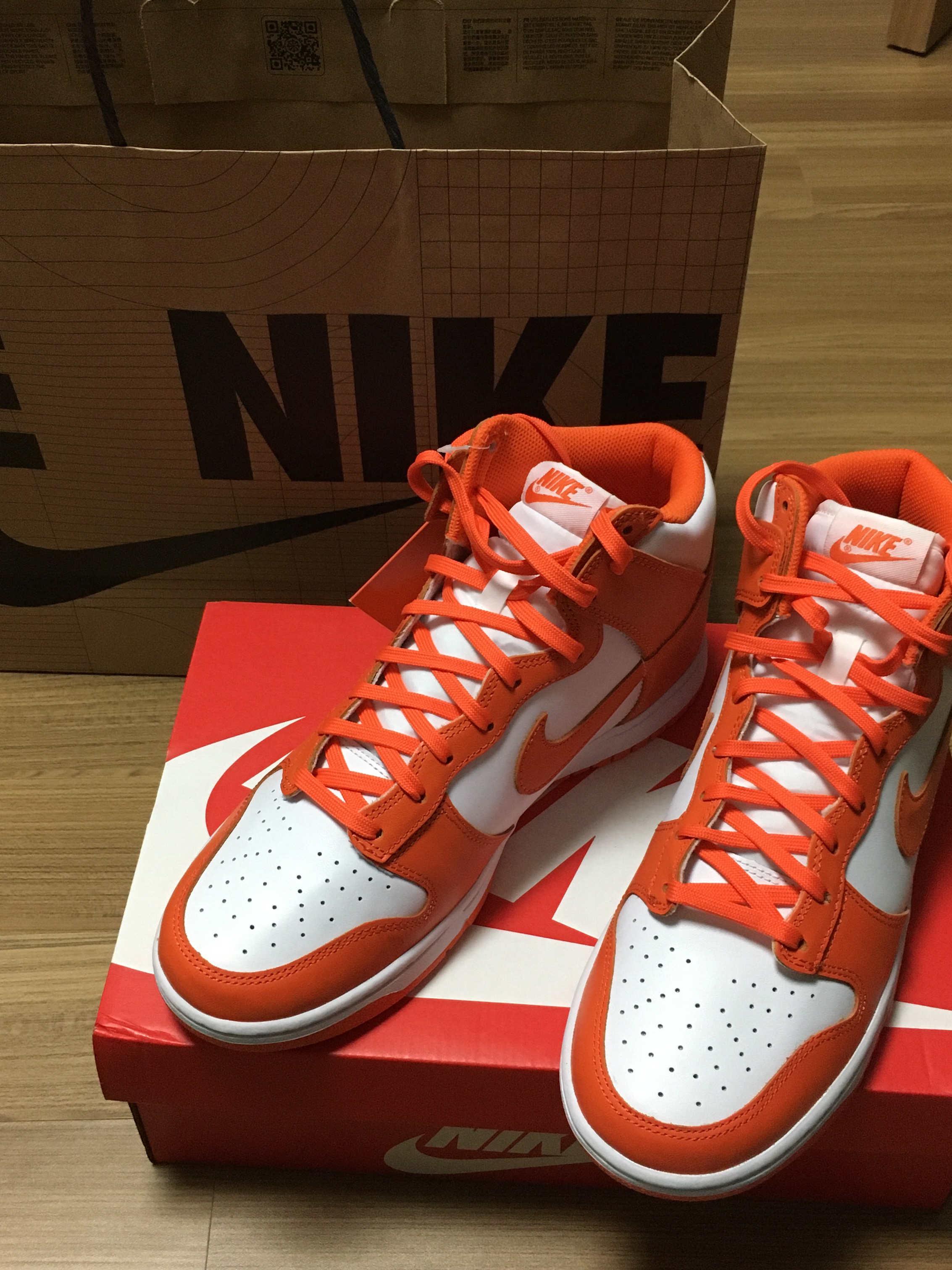 Converse Run Star Hike Hi Black White Gum, Nike Dunk High Retro Orange Blaze 착용 스타일 - 3